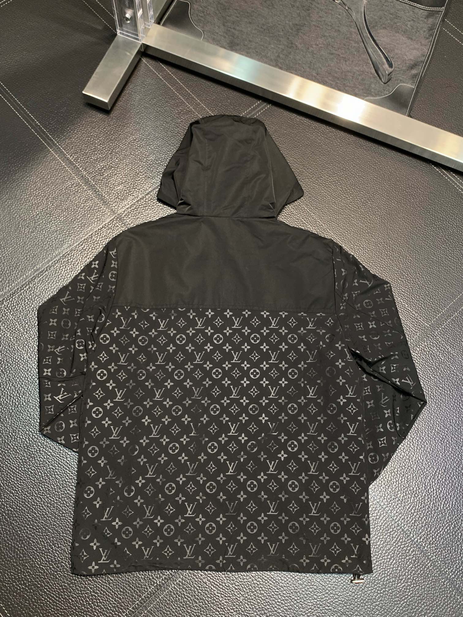 Hoodies & Sweatshirts