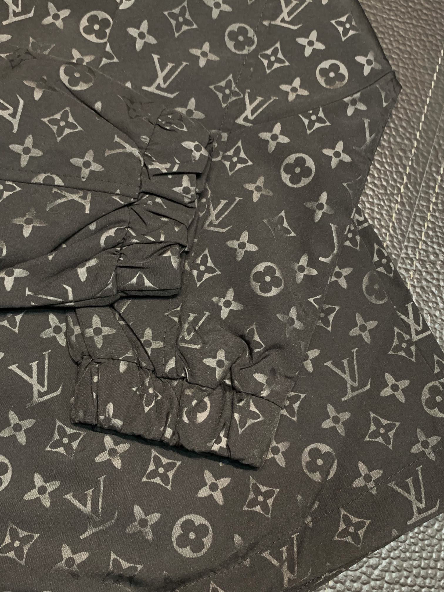 Hoodies & Sweatshirts