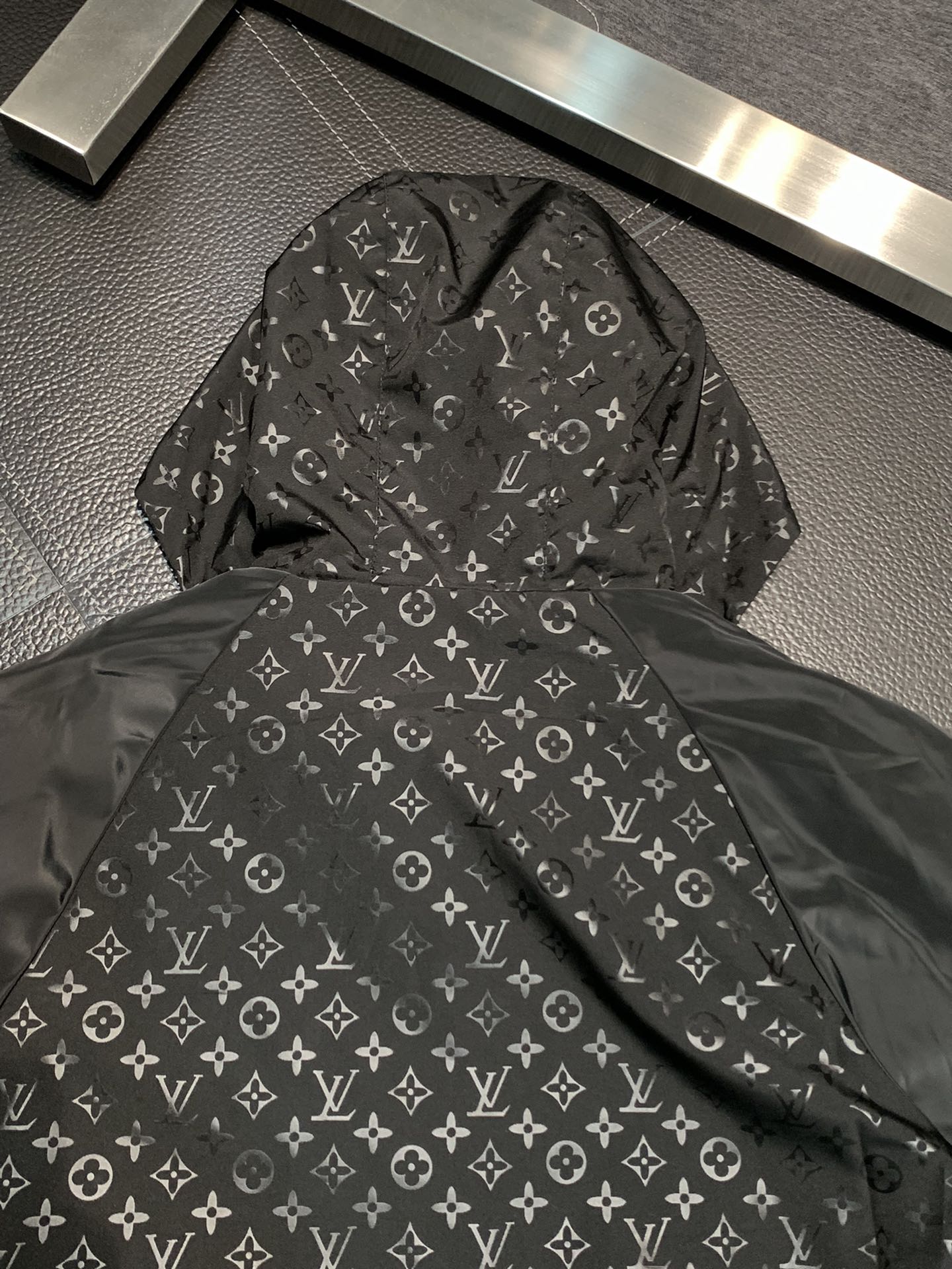 Hoodies & Sweatshirts