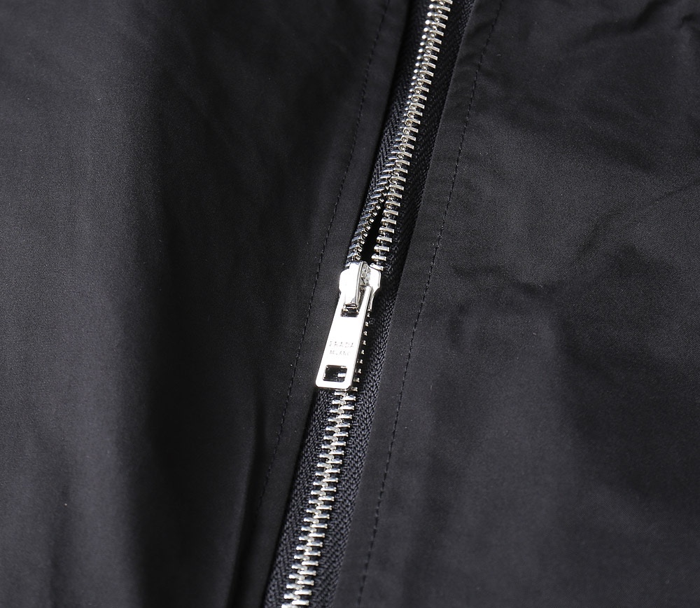 Hoodies & Sweatshirts