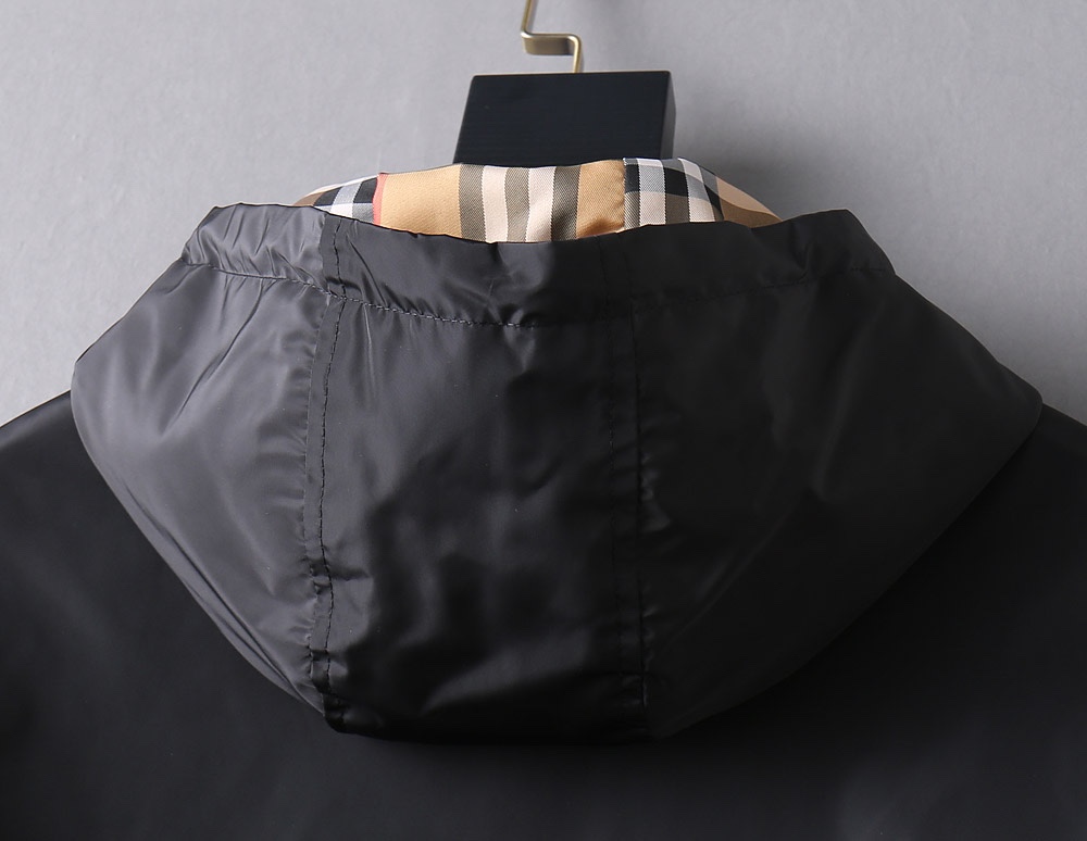 Hoodies & Sweatshirts