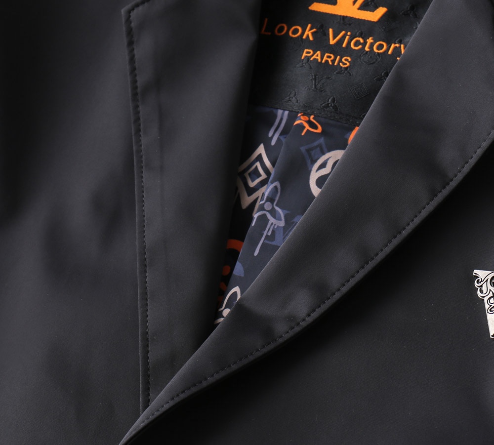 Hoodies & Sweatshirts