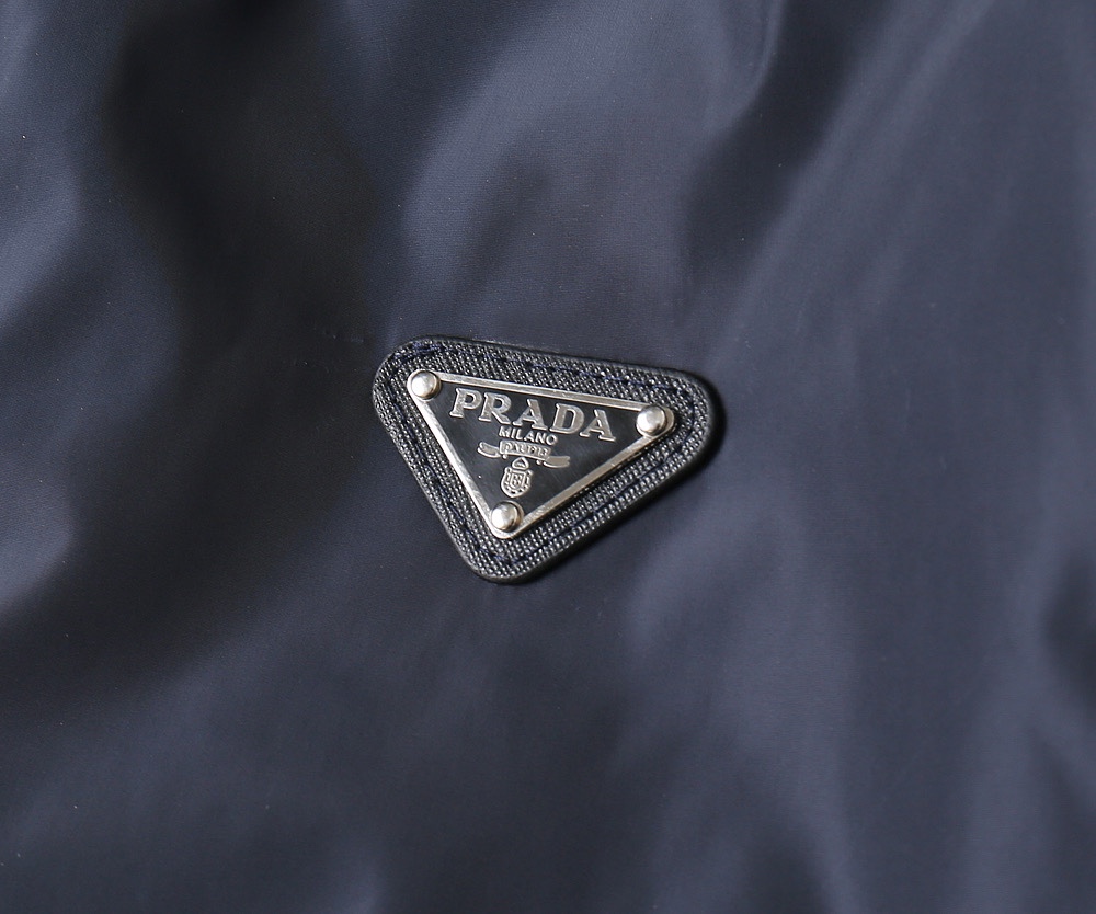 Hoodies & Sweatshirts