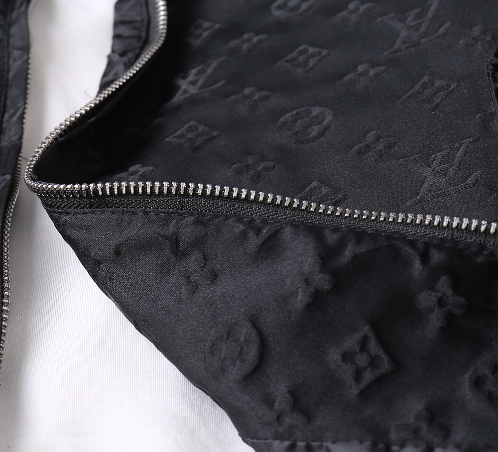 Hoodies & Sweatshirts