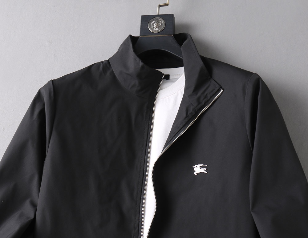 Hoodies & Sweatshirts