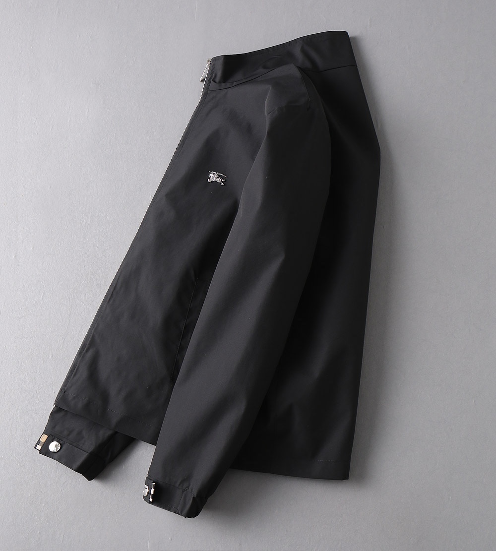 Hoodies & Sweatshirts