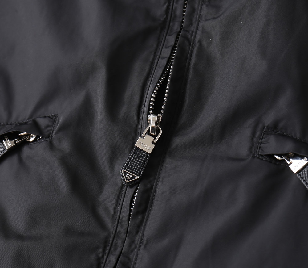 Hoodies & Sweatshirts