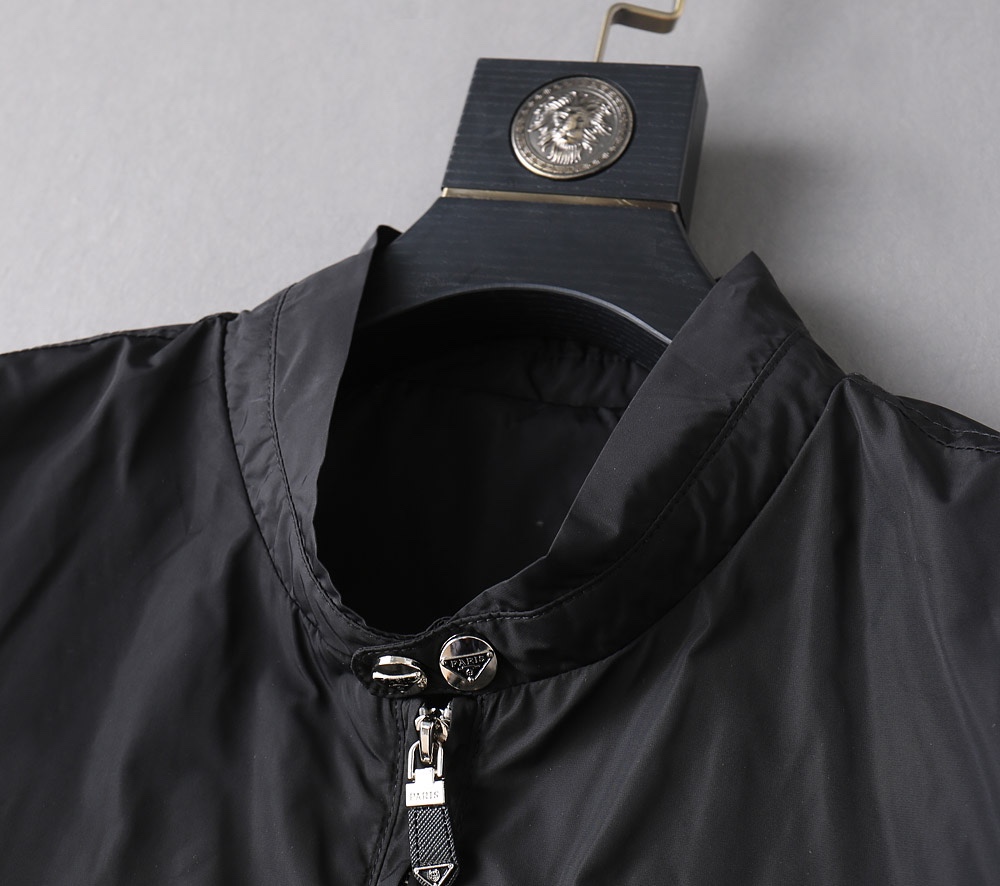 Hoodies & Sweatshirts