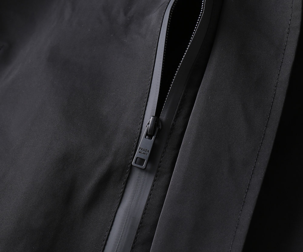 Hoodies & Sweatshirts