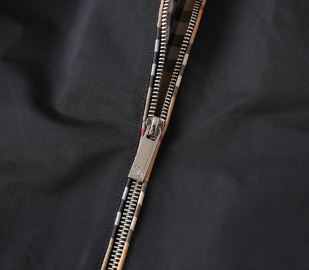 Hoodies & Sweatshirts