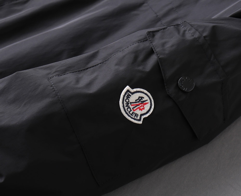 Hoodies & Sweatshirts