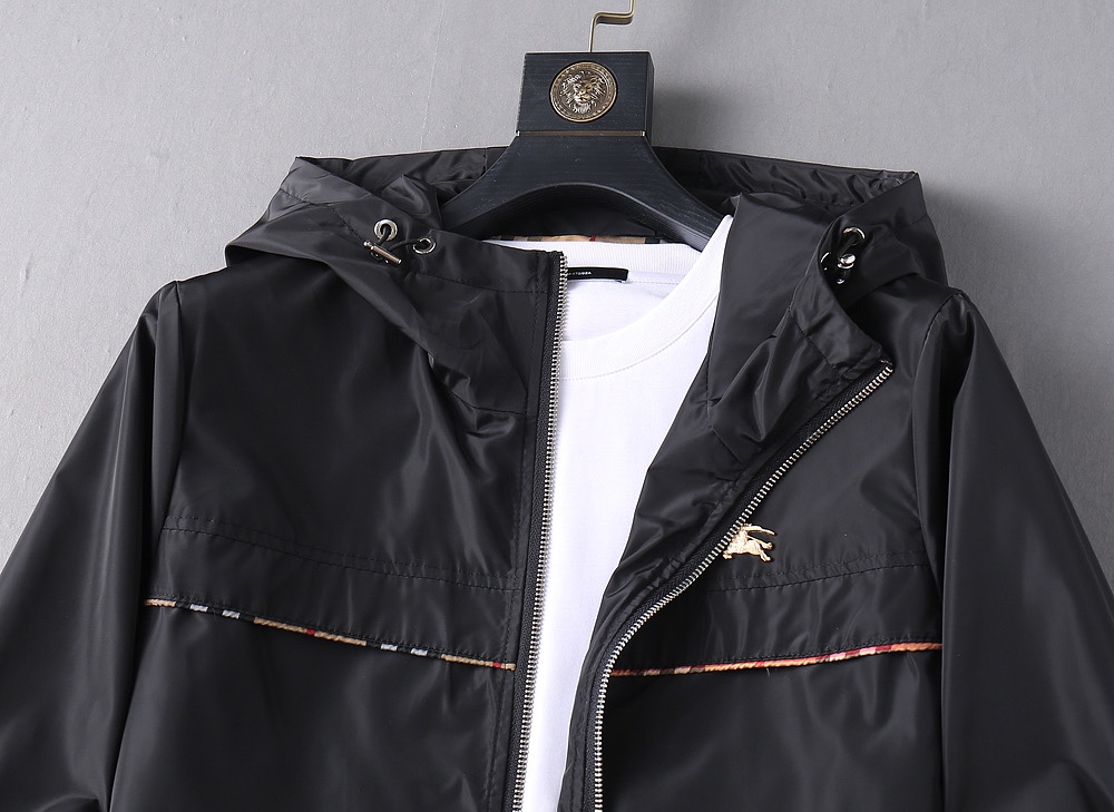 Hoodies & Sweatshirts