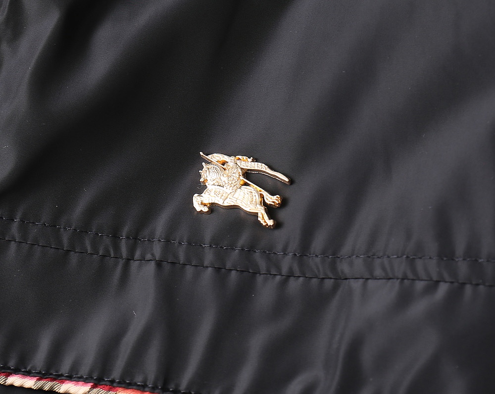 Hoodies & Sweatshirts