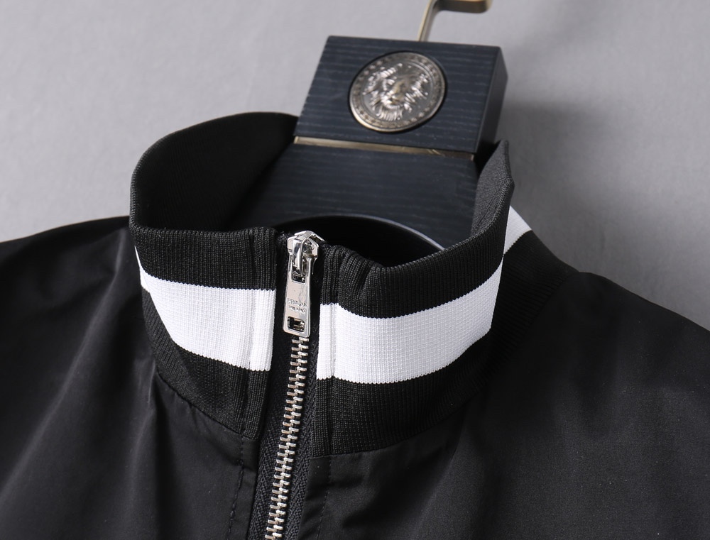 Hoodies & Sweatshirts