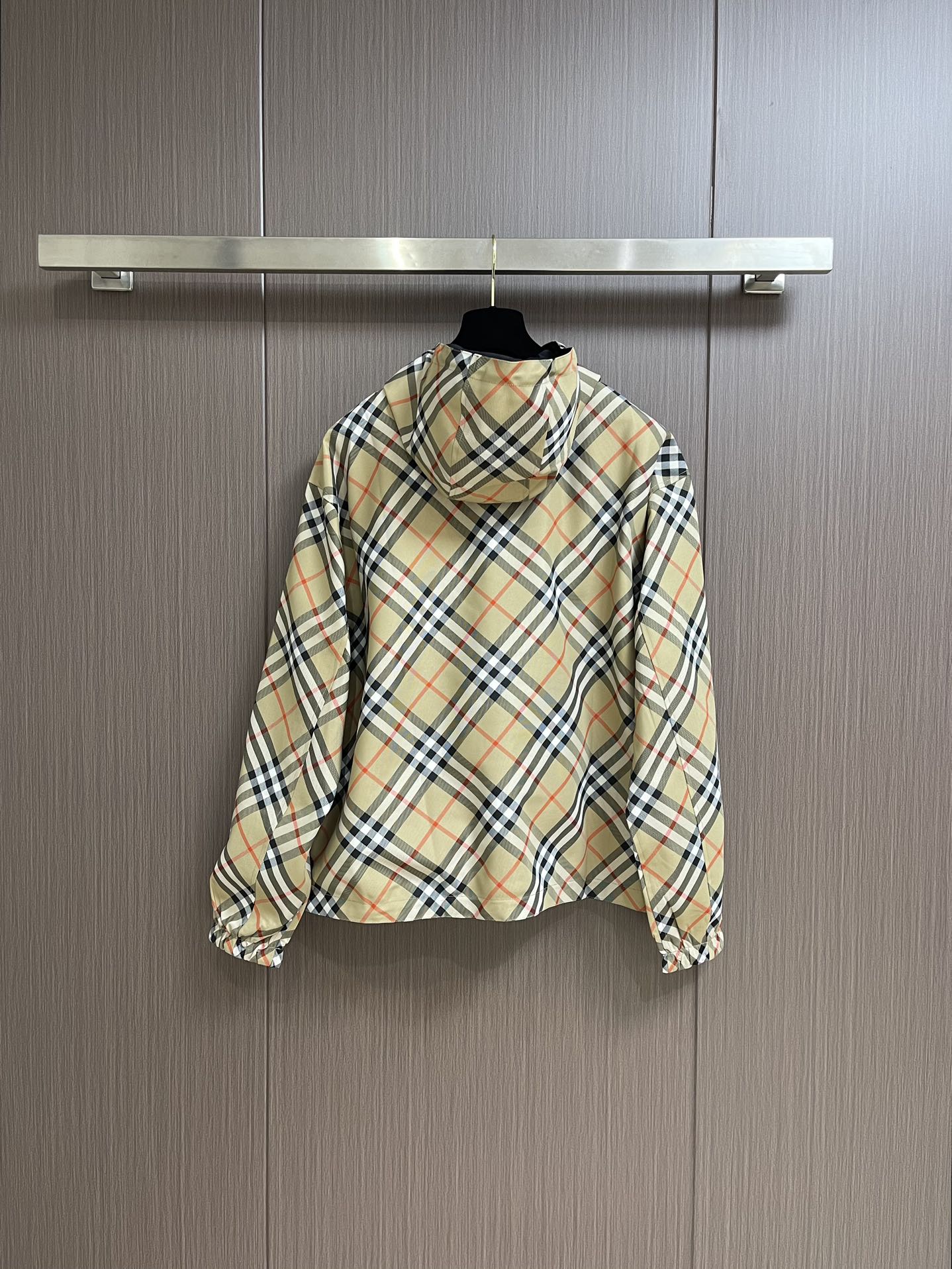 Hoodies & Sweatshirts