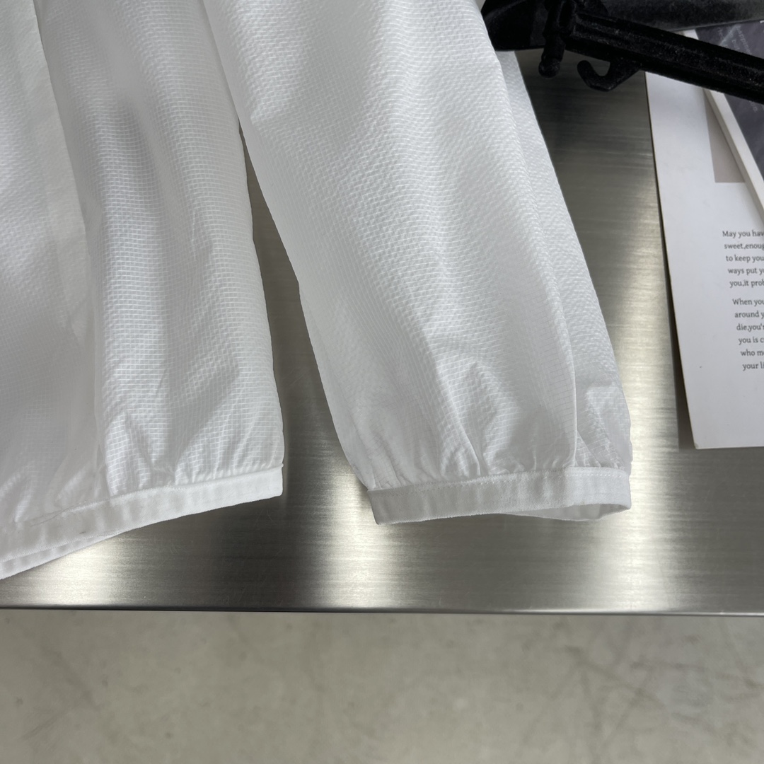 Hoodies & Sweatshirts