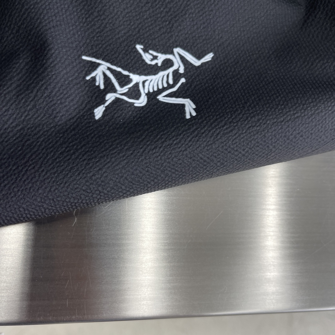 Hoodies & Sweatshirts