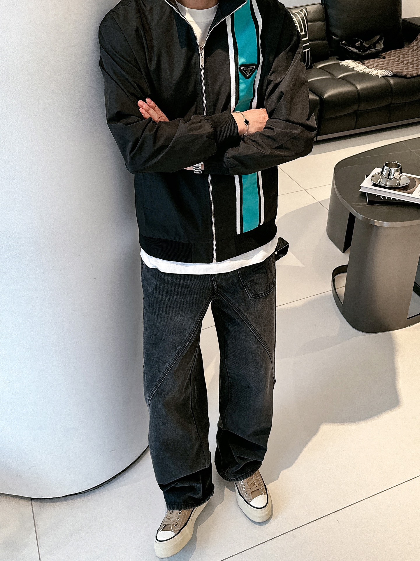 Hoodies & Sweatshirts