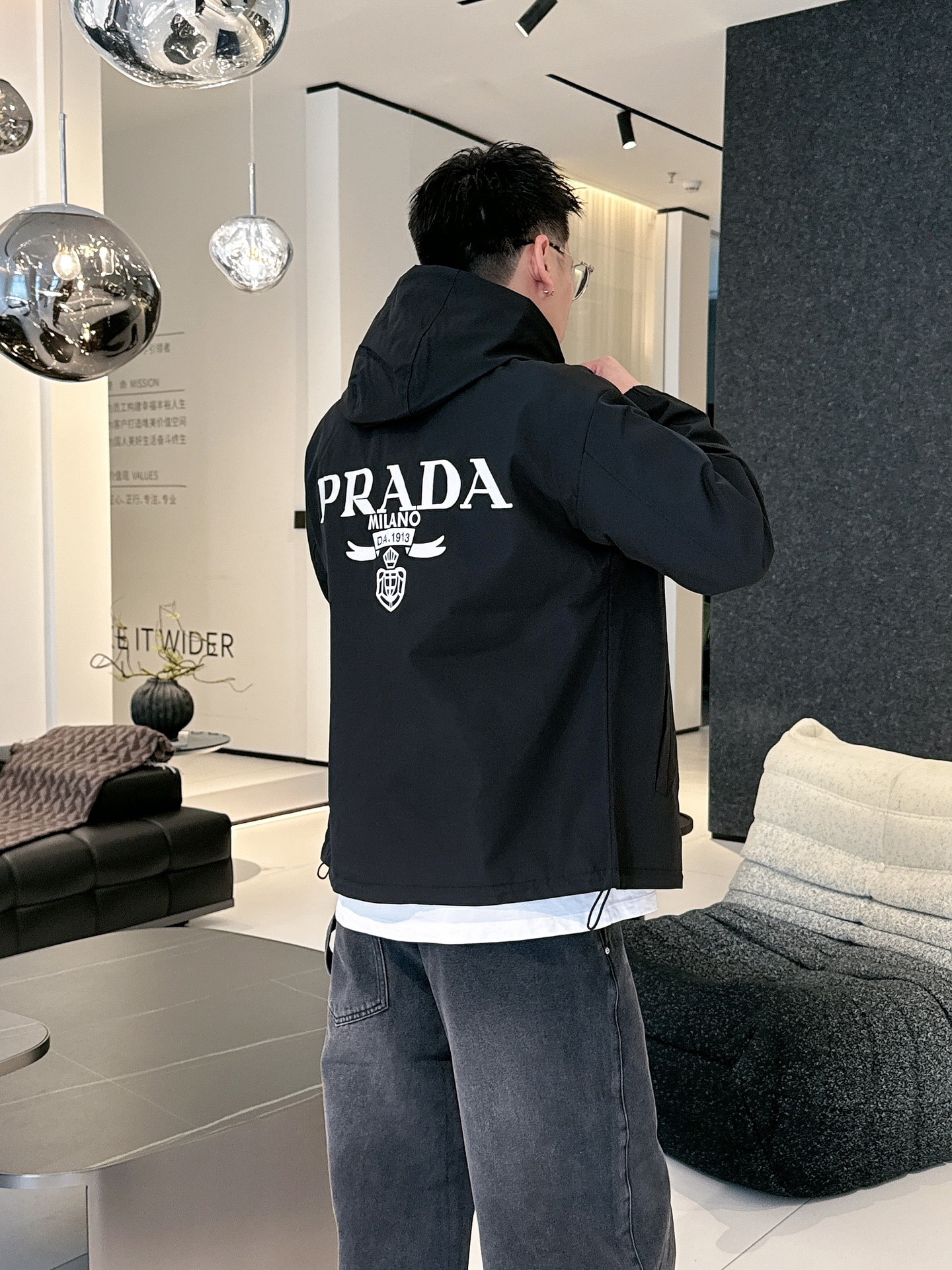 Hoodies & Sweatshirts