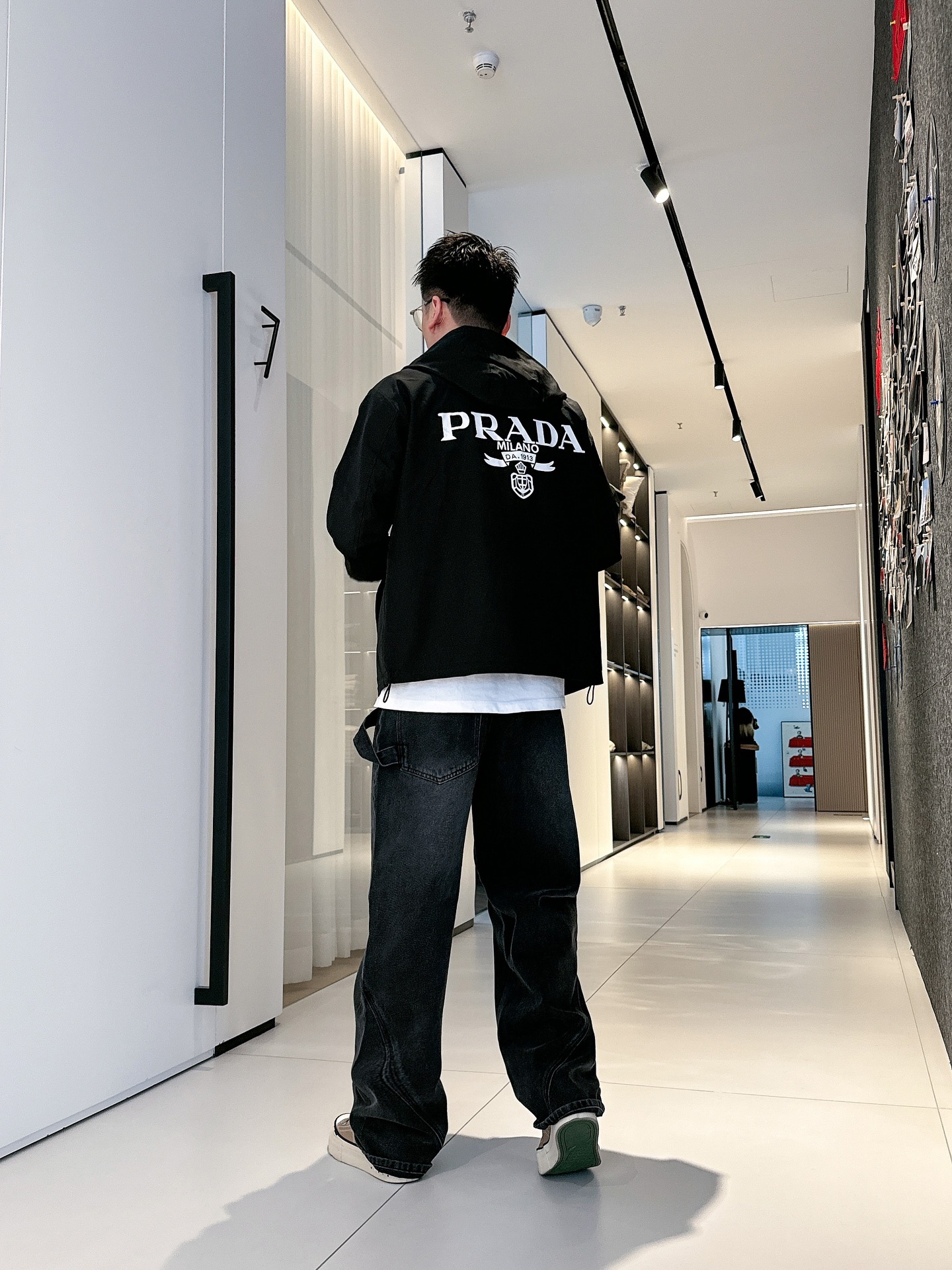 Hoodies & Sweatshirts