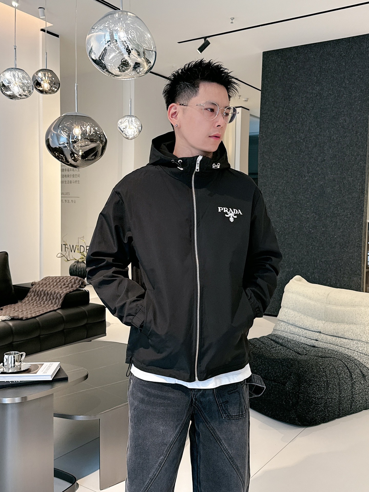 Hoodies & Sweatshirts