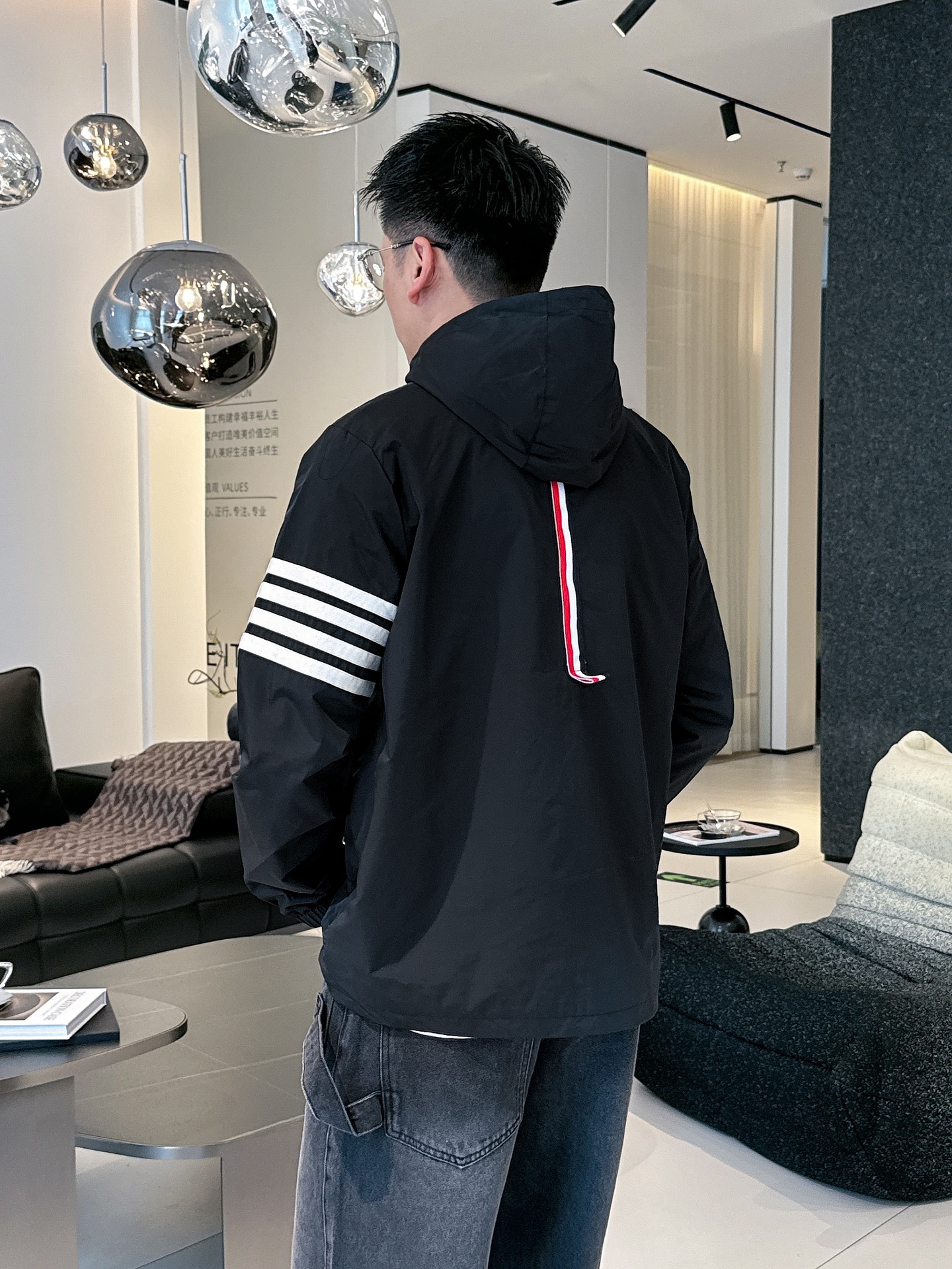 Hoodies & Sweatshirts