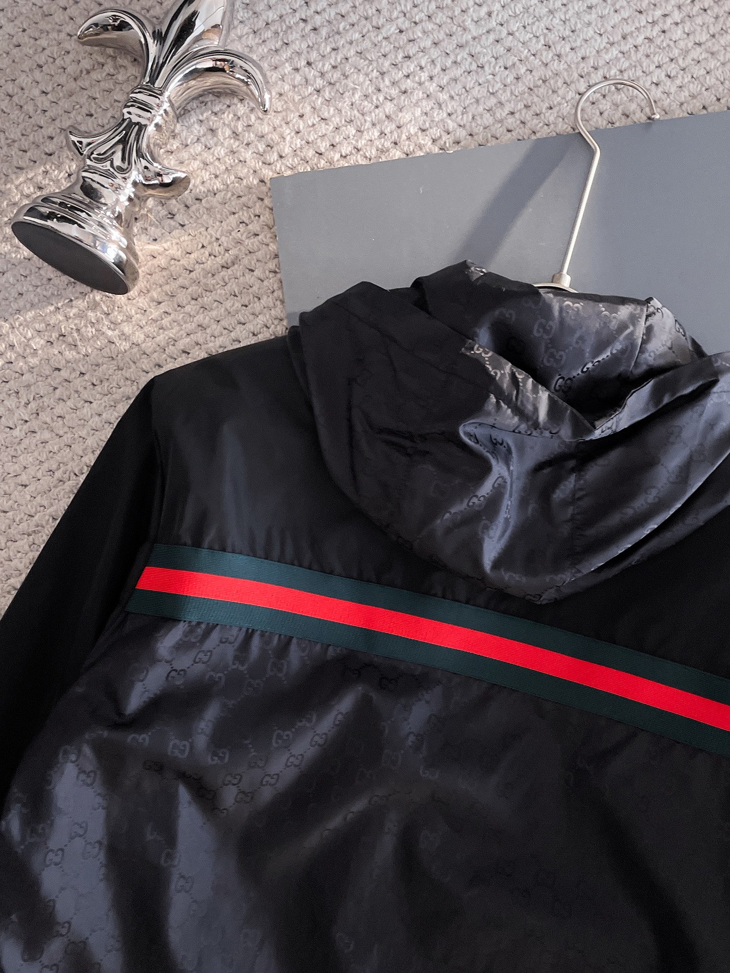 Hoodies & Sweatshirts