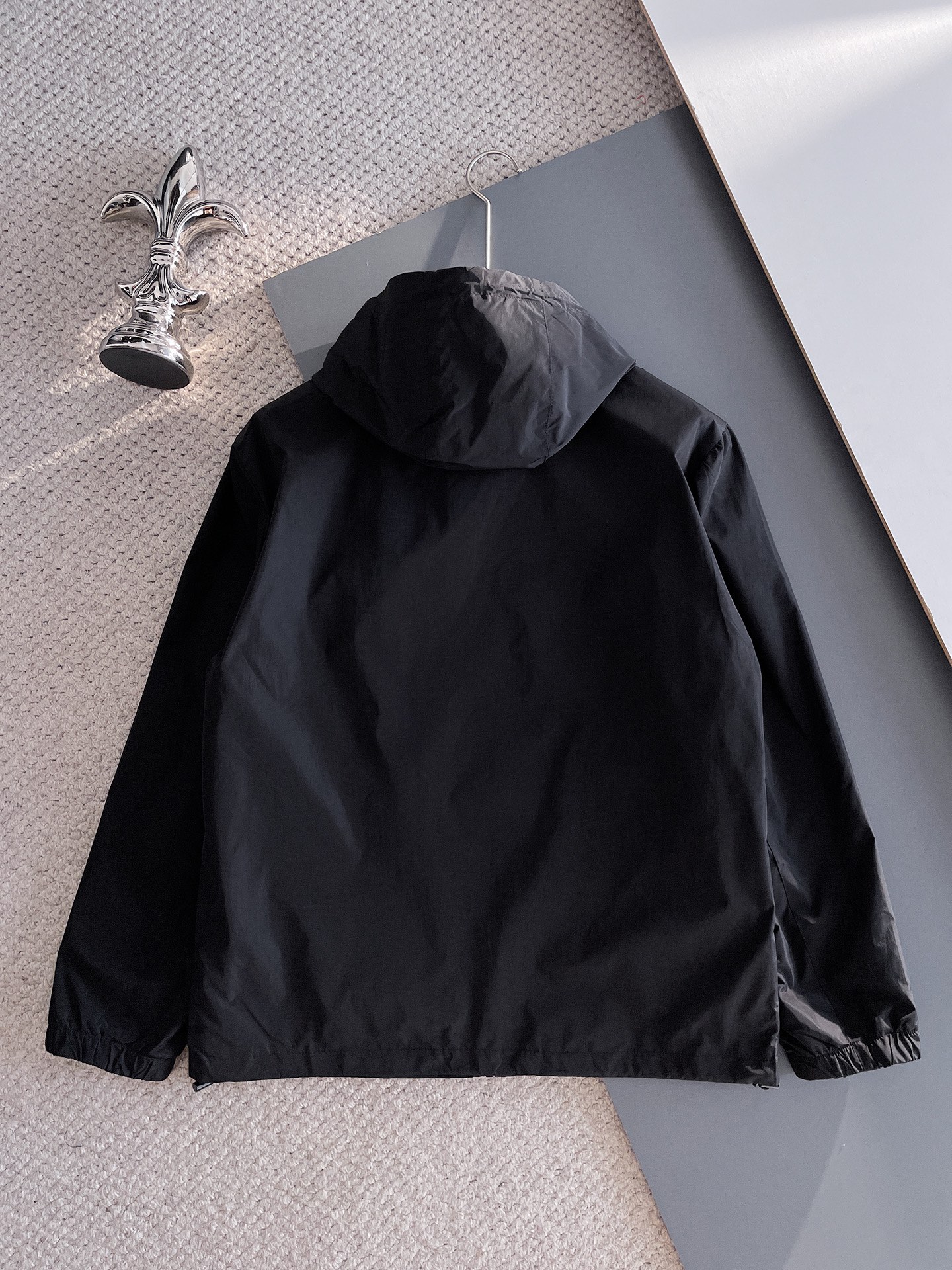 Hoodies & Sweatshirts