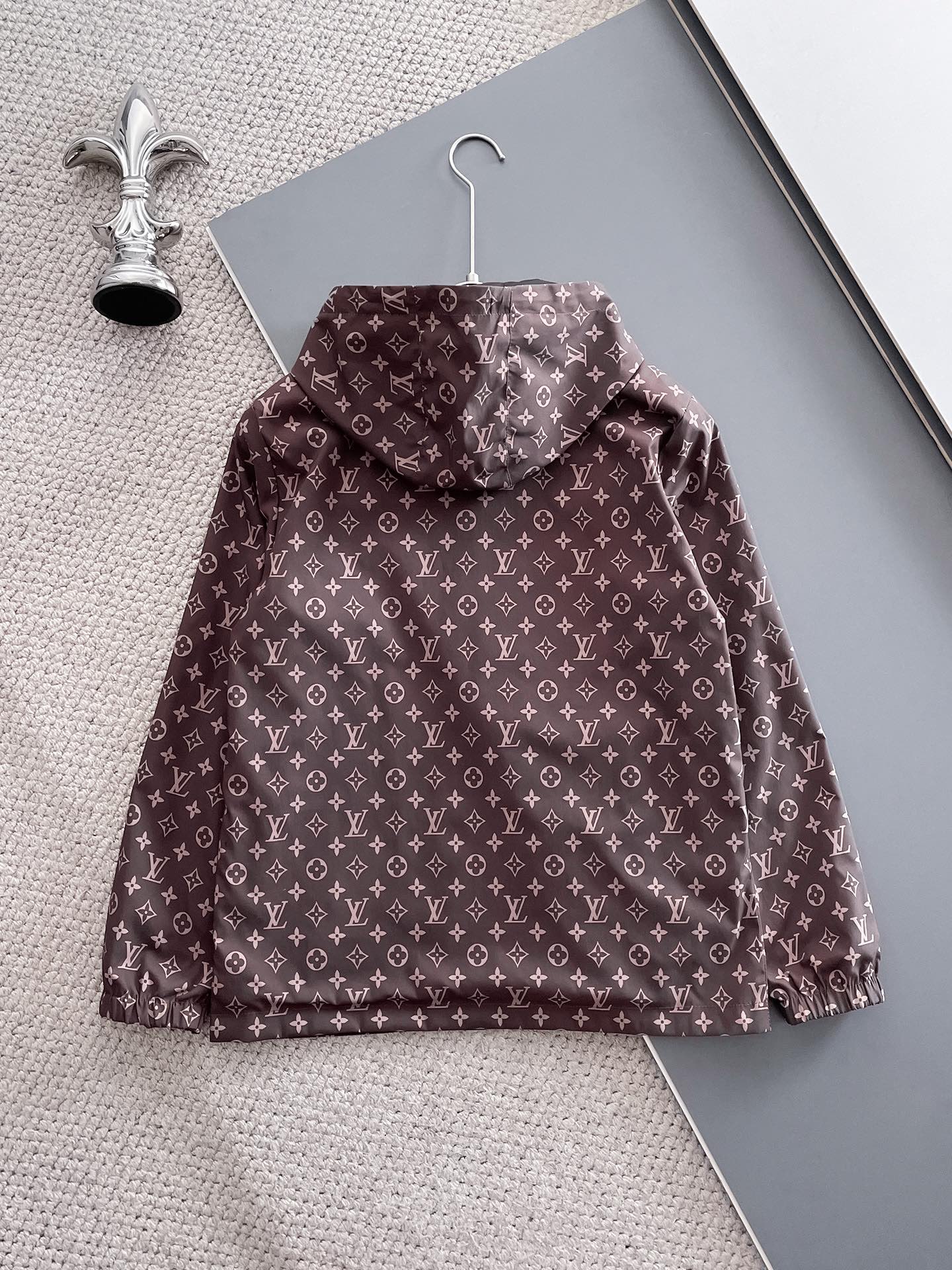 Hoodies & Sweatshirts