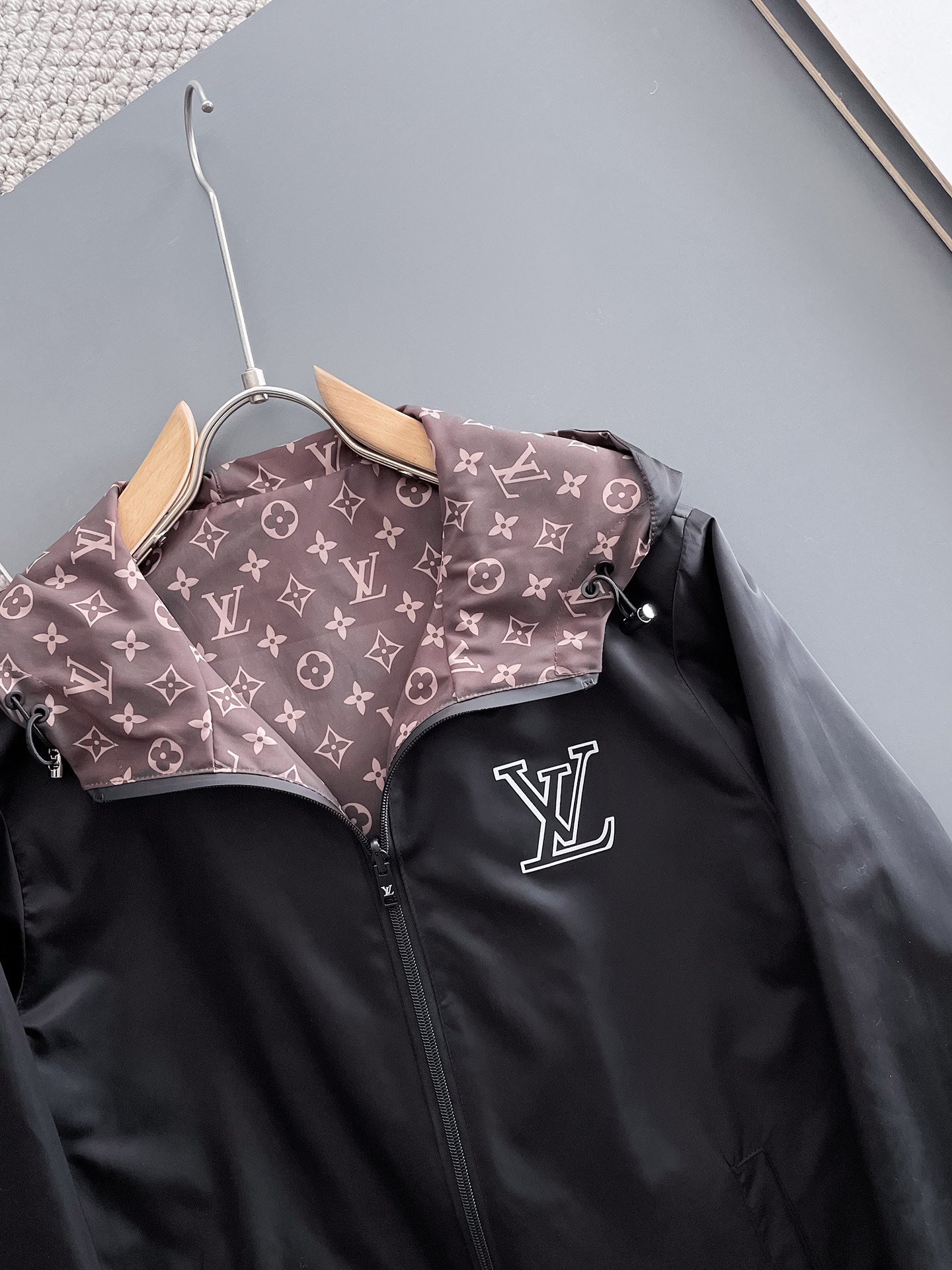 Hoodies & Sweatshirts