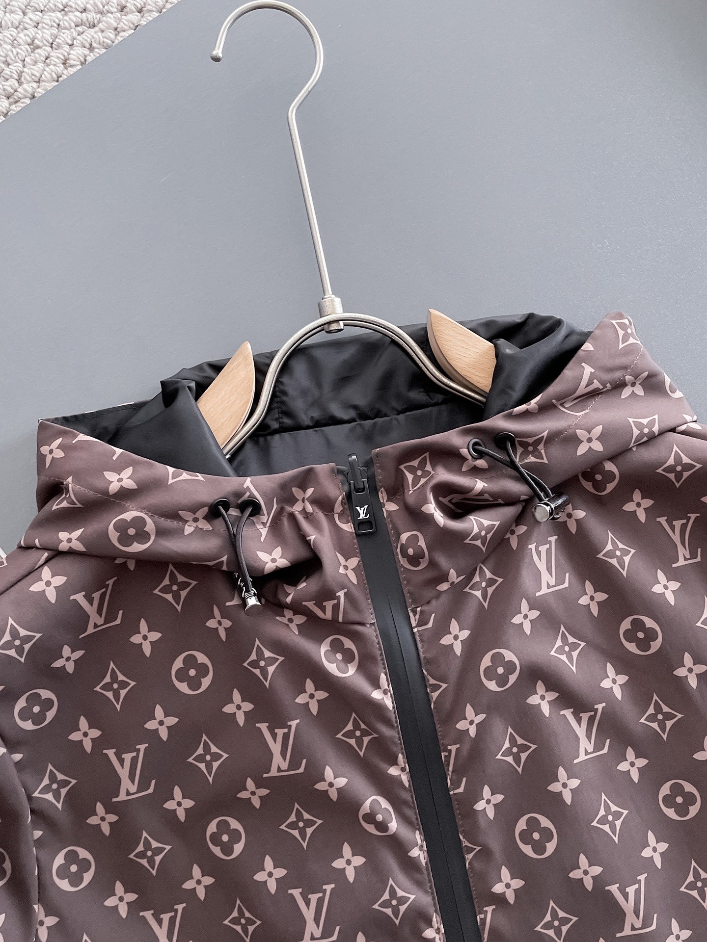 Hoodies & Sweatshirts