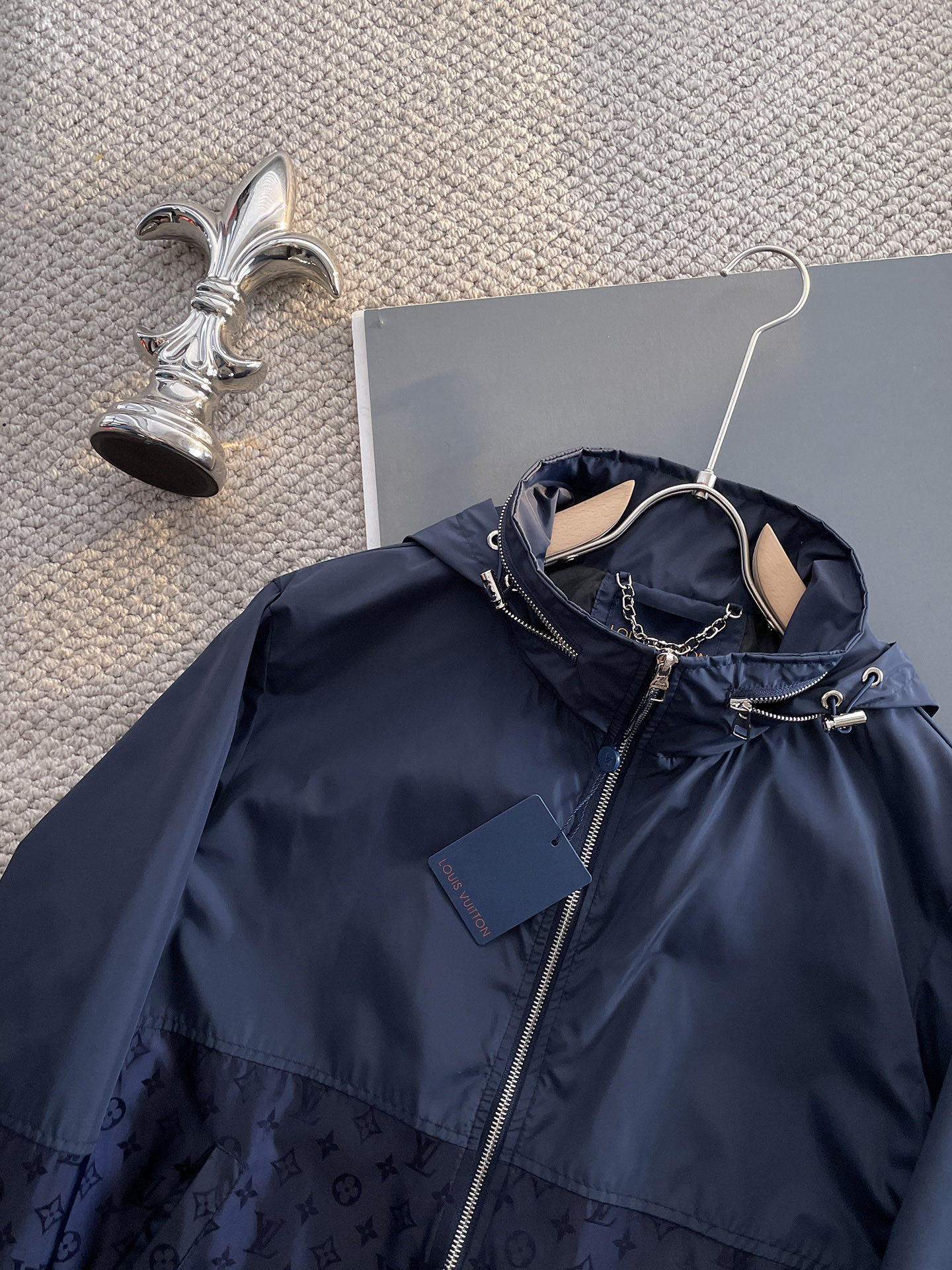 Hoodies & Sweatshirts