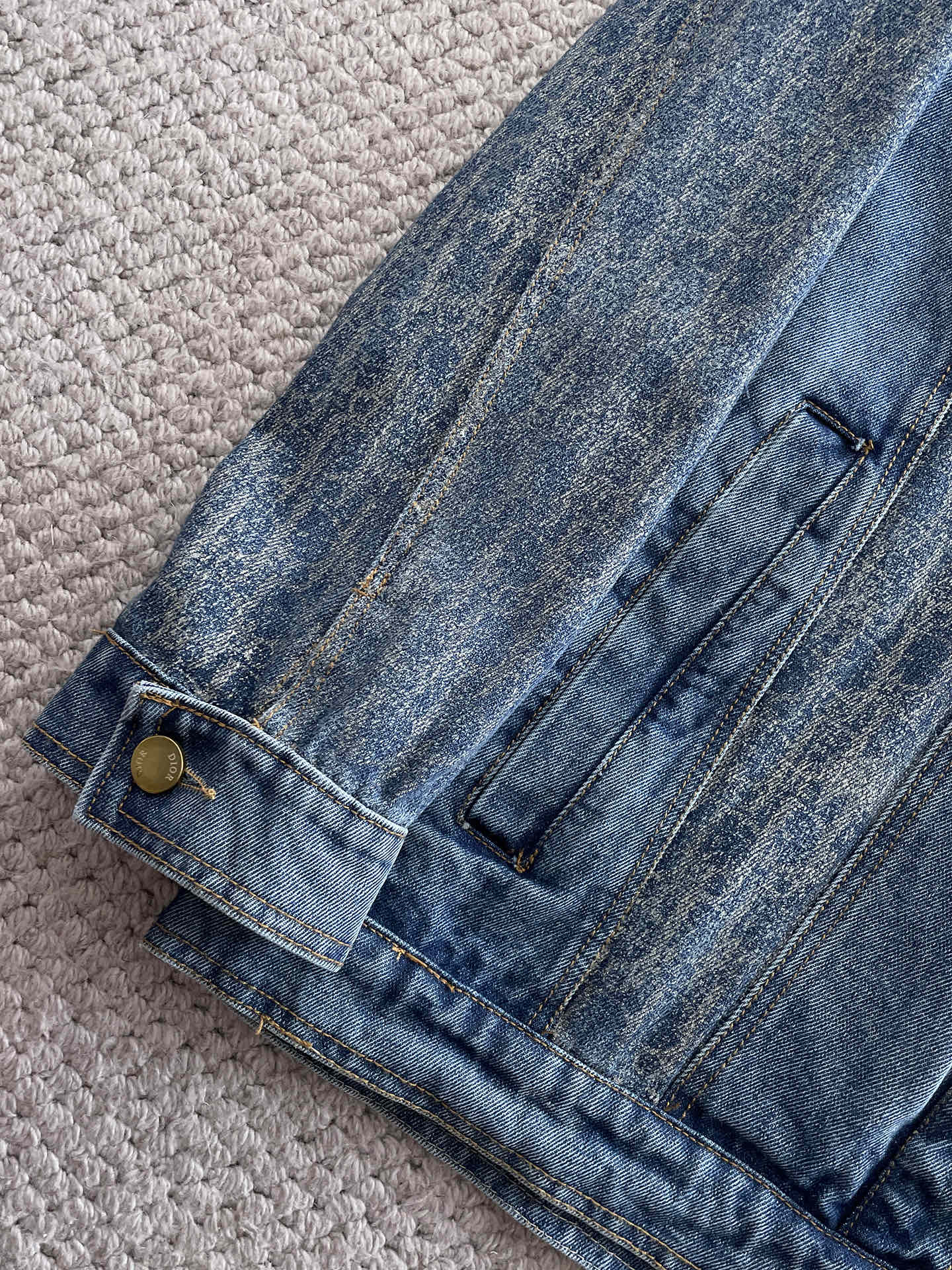 Hoodies & Sweatshirts