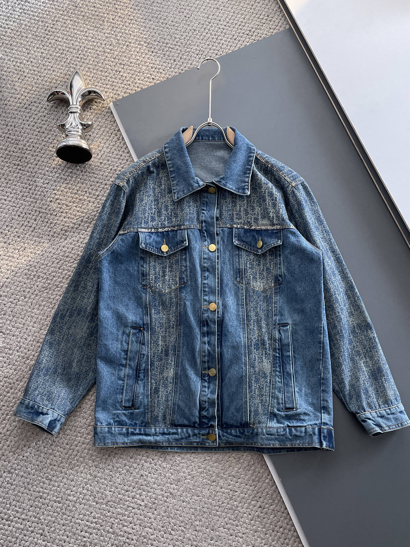 Hoodies & Sweatshirts