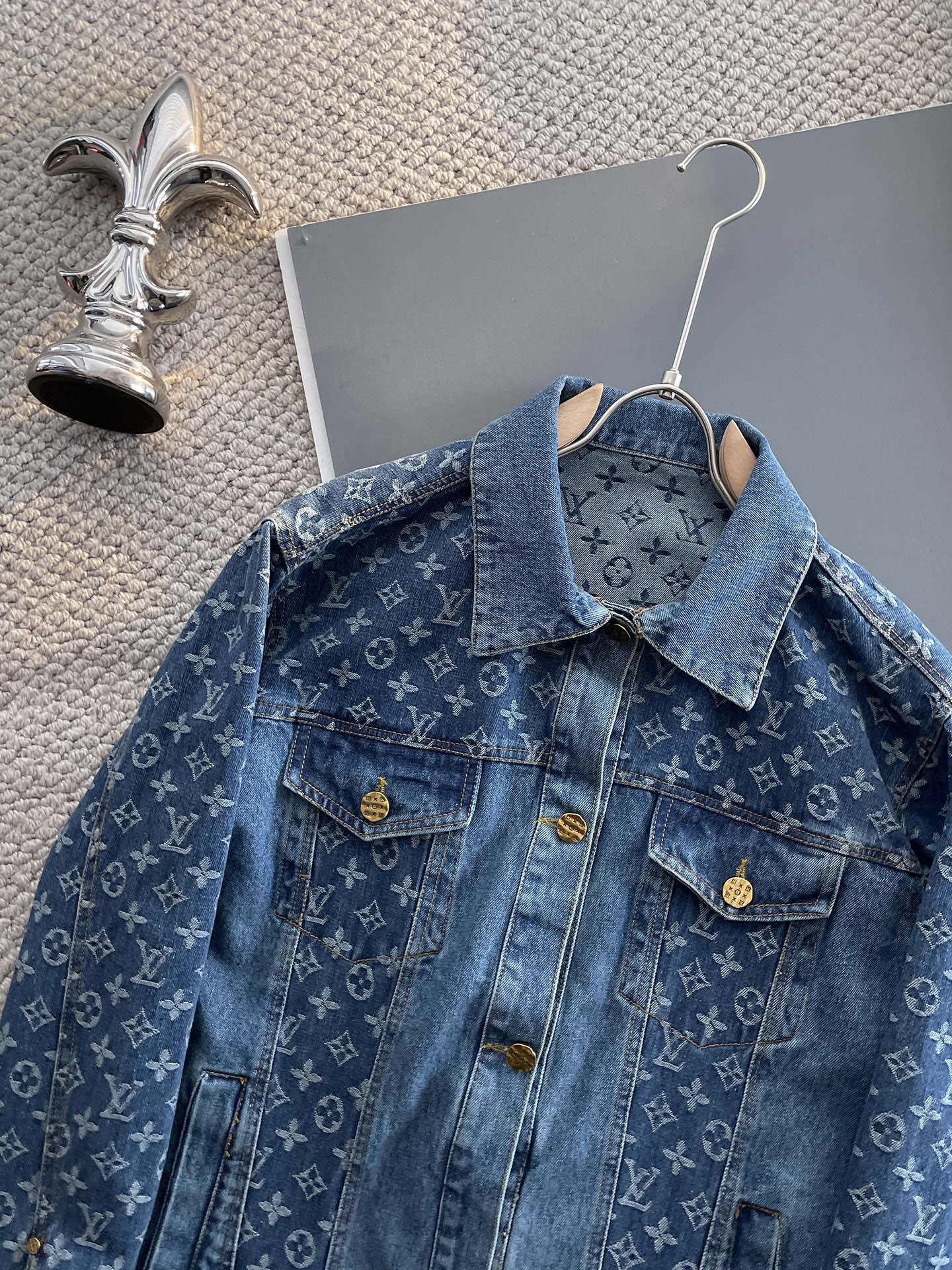 Hoodies & Sweatshirts