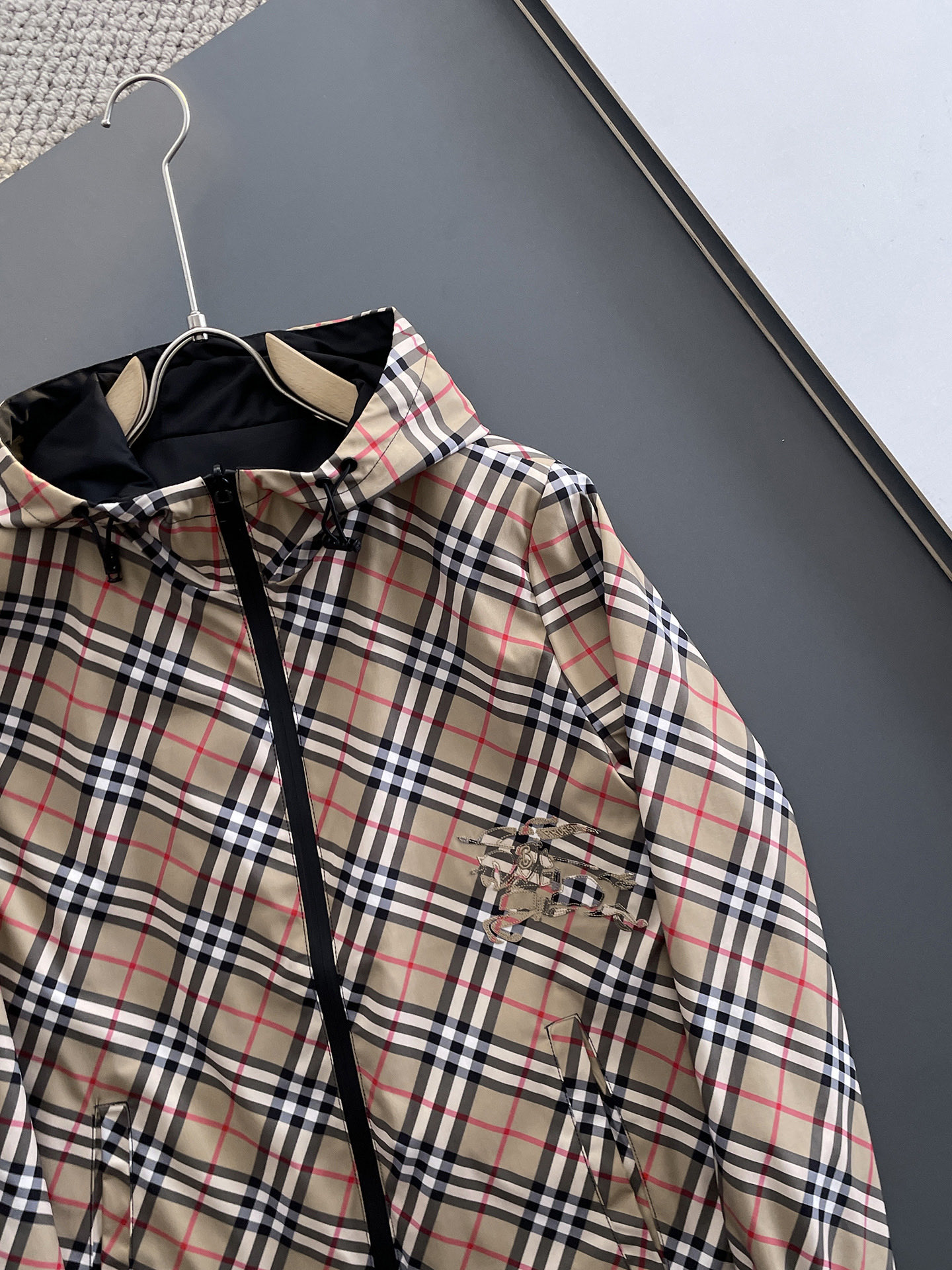 Hoodies & Sweatshirts