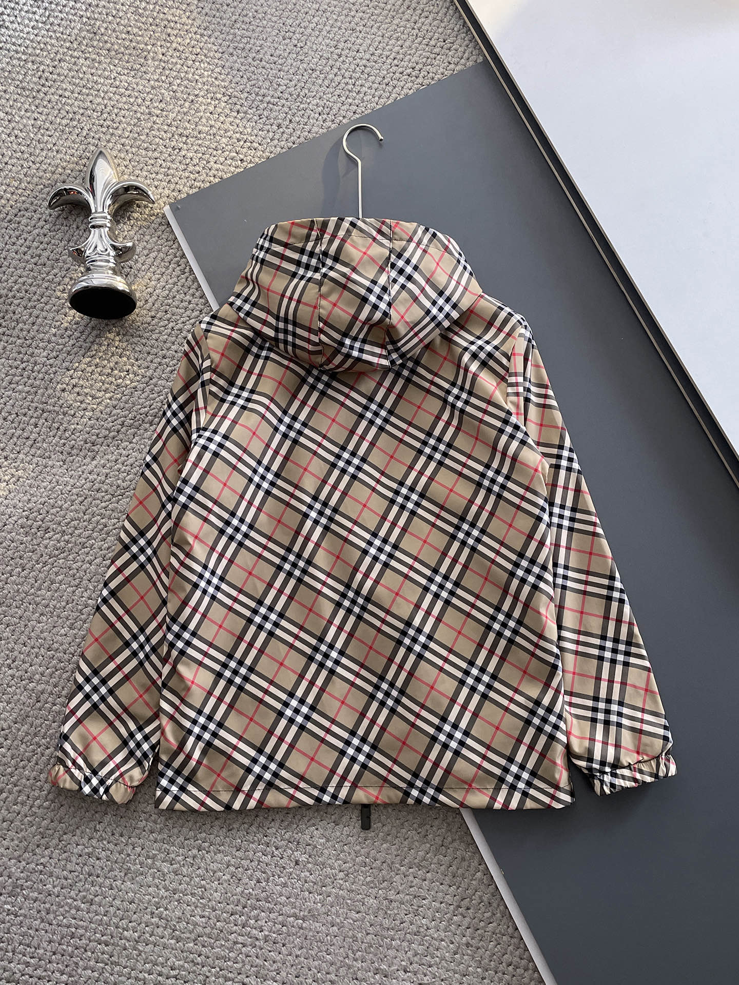 Hoodies & Sweatshirts