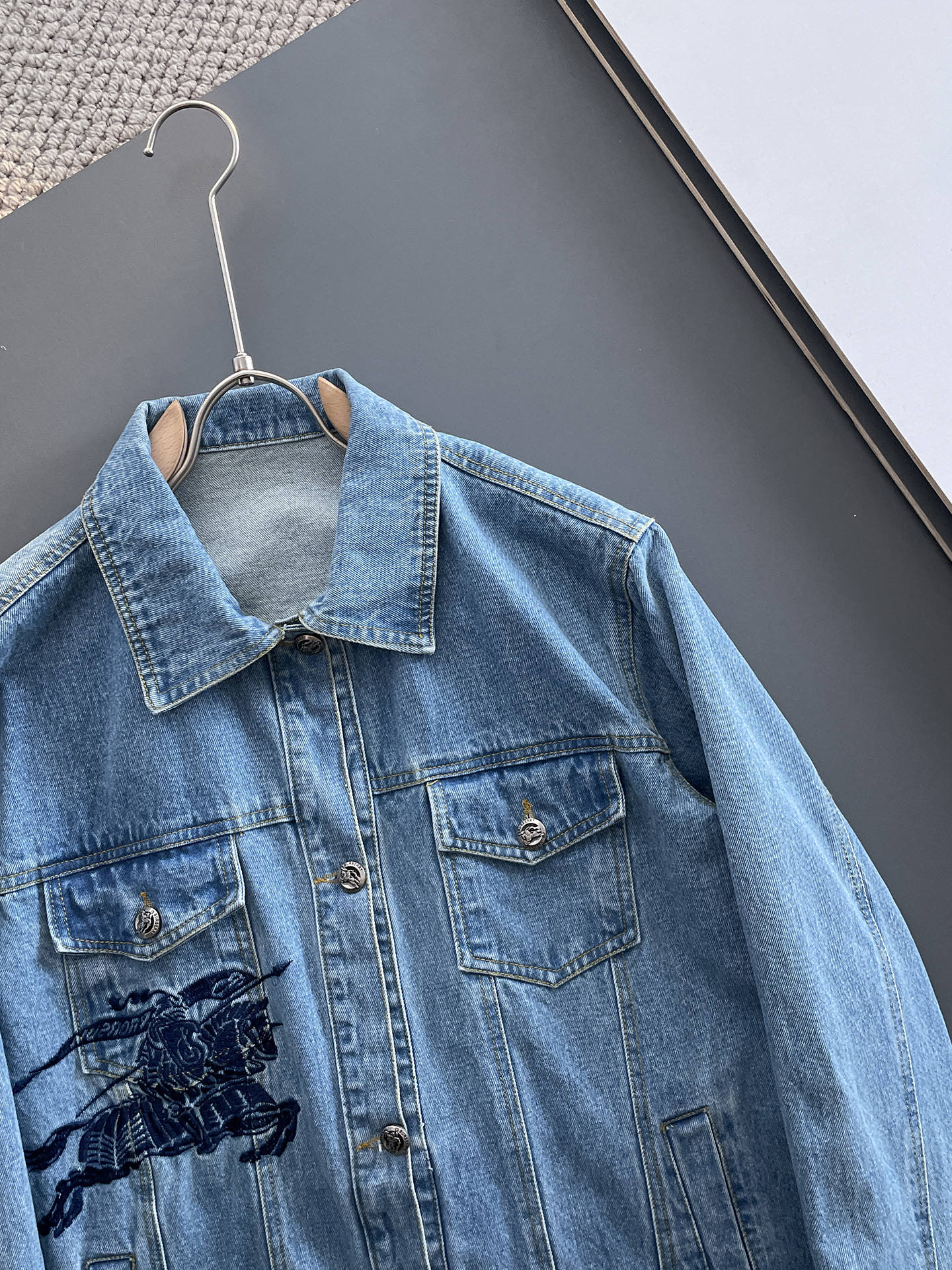 Hoodies & Sweatshirts