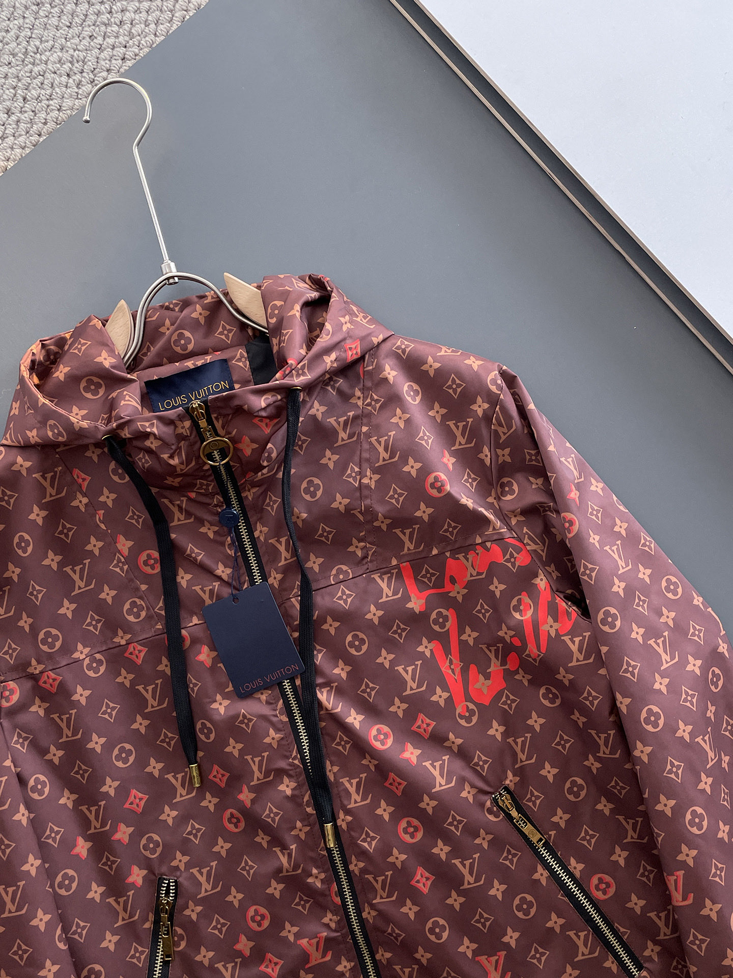 Hoodies & Sweatshirts