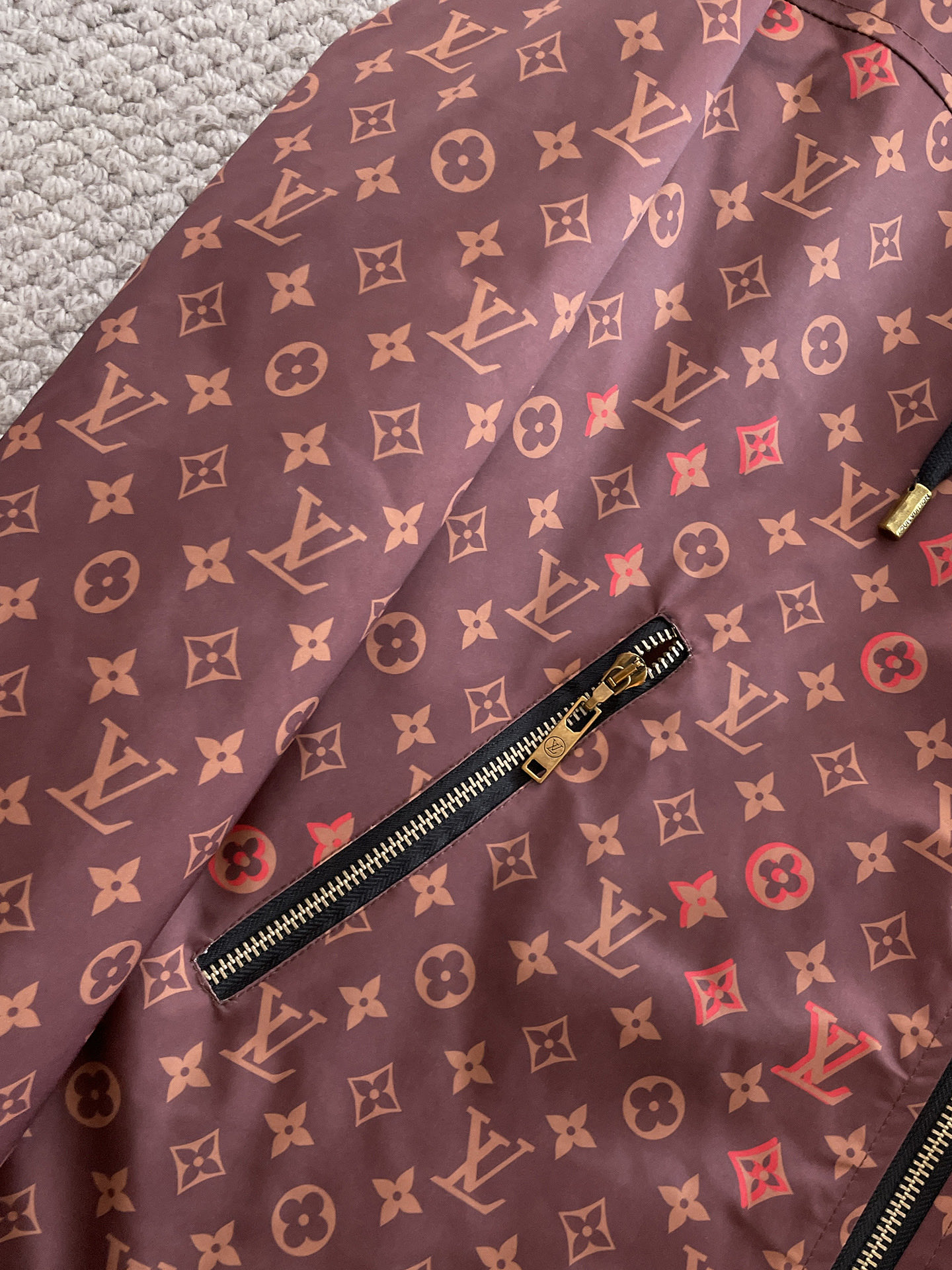 Hoodies & Sweatshirts