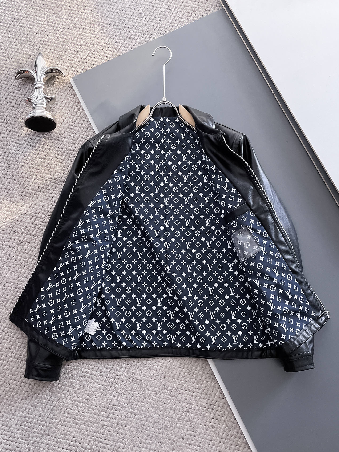 Hoodies & Sweatshirts