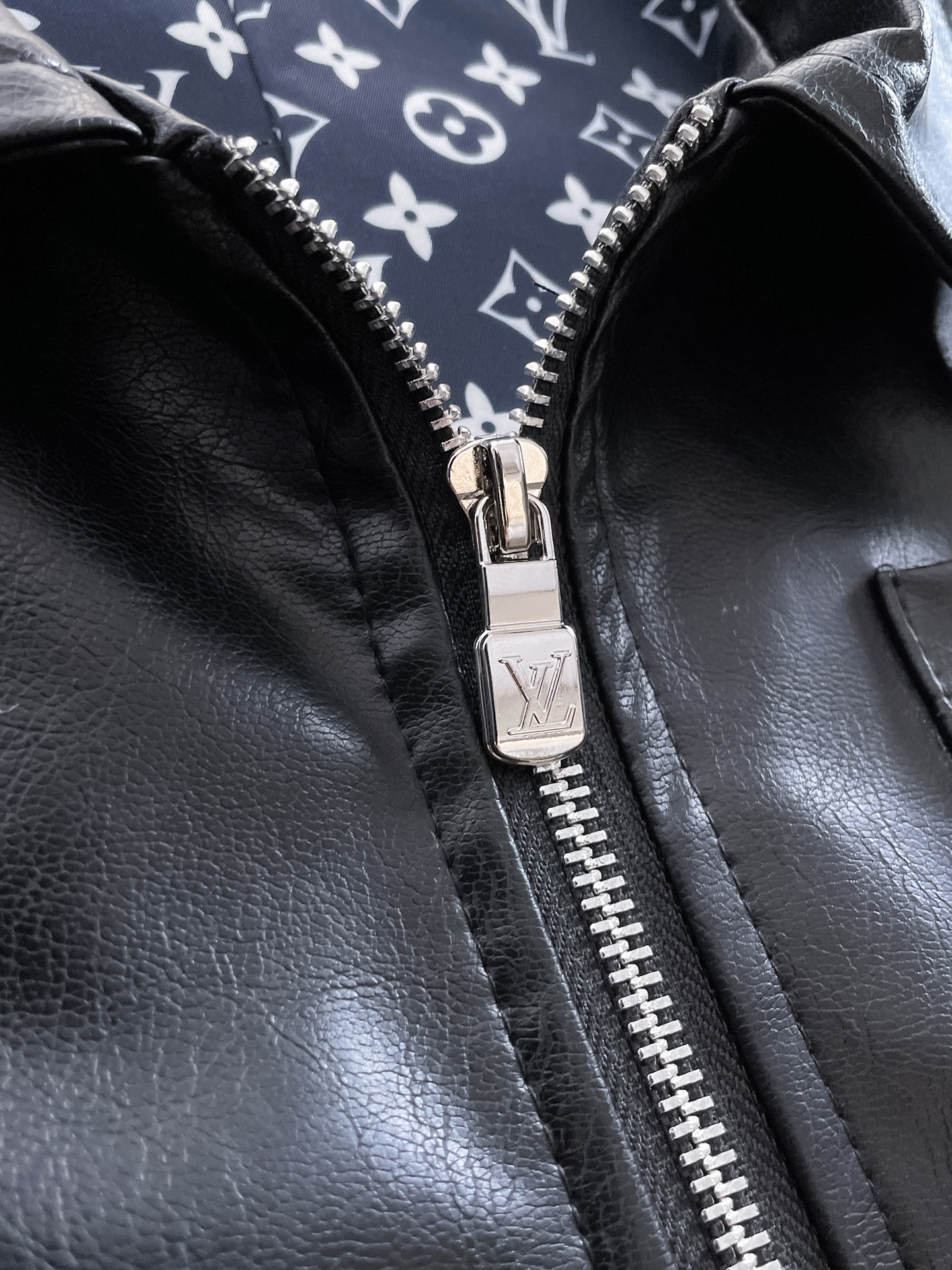 Hoodies & Sweatshirts