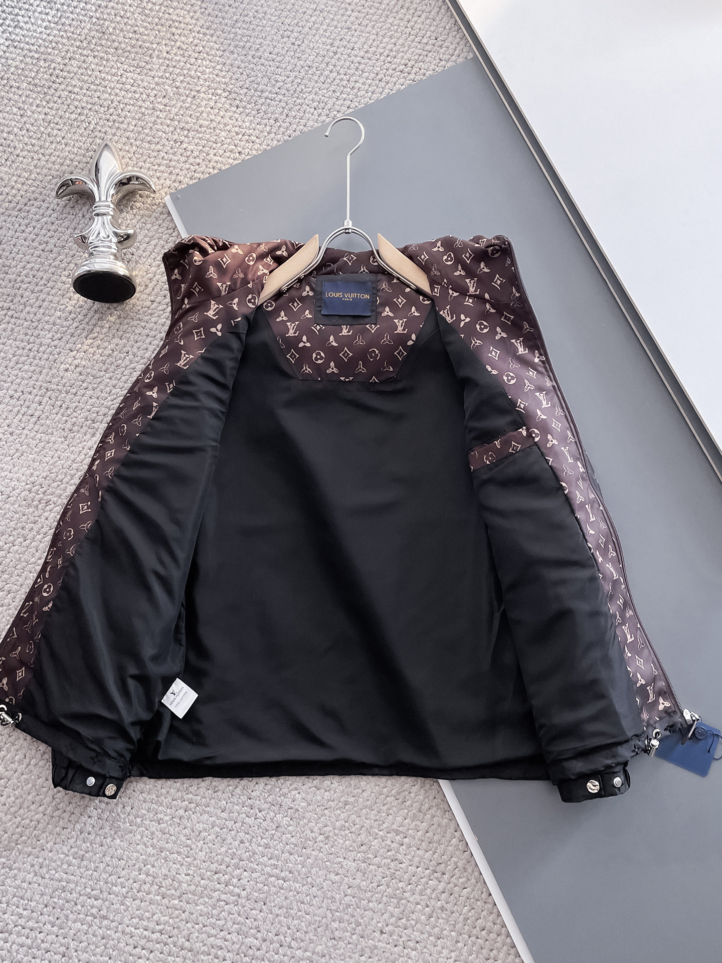 Hoodies & Sweatshirts