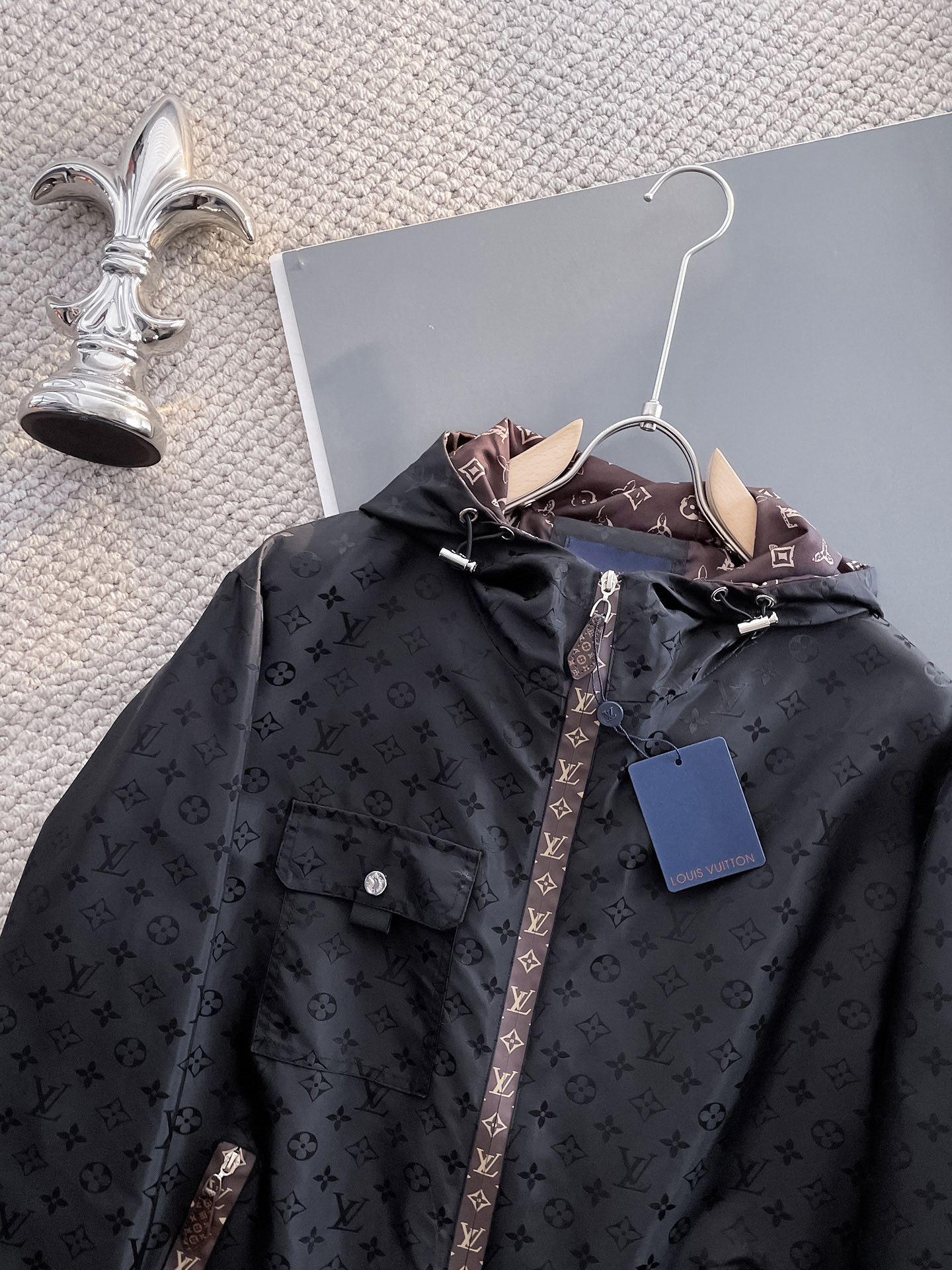 Hoodies & Sweatshirts