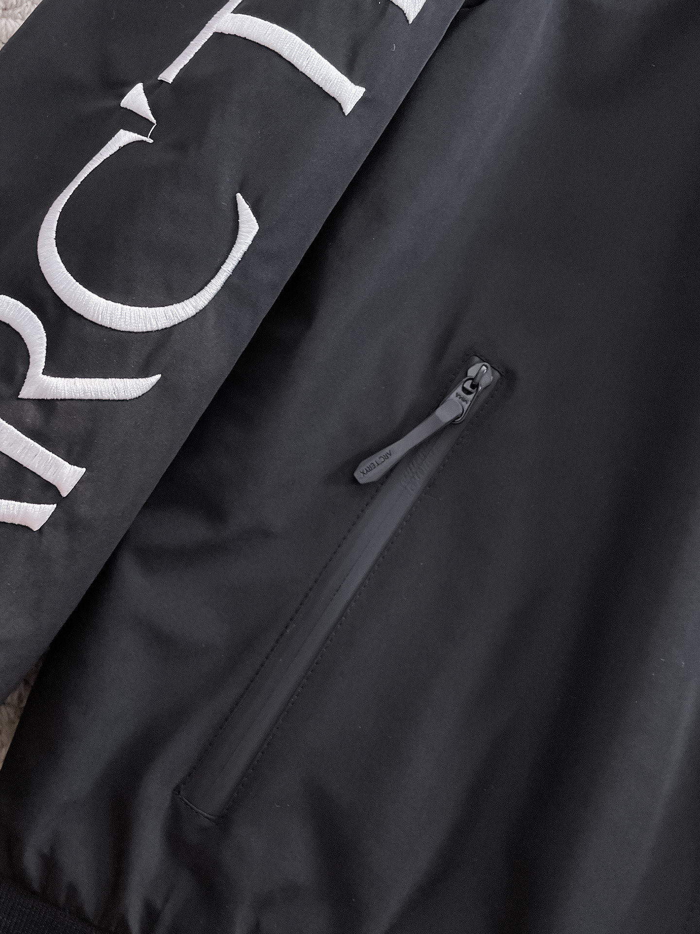 Hoodies & Sweatshirts