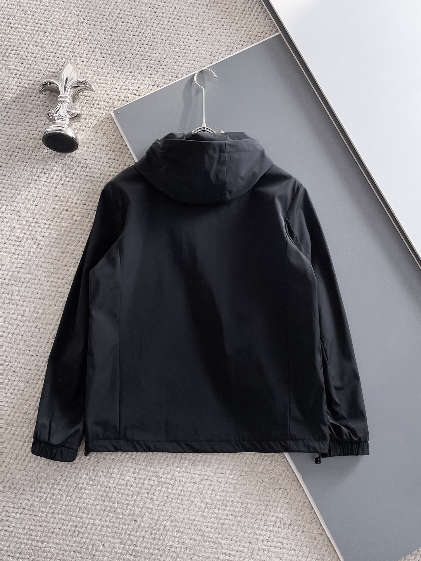 Hoodies & Sweatshirts