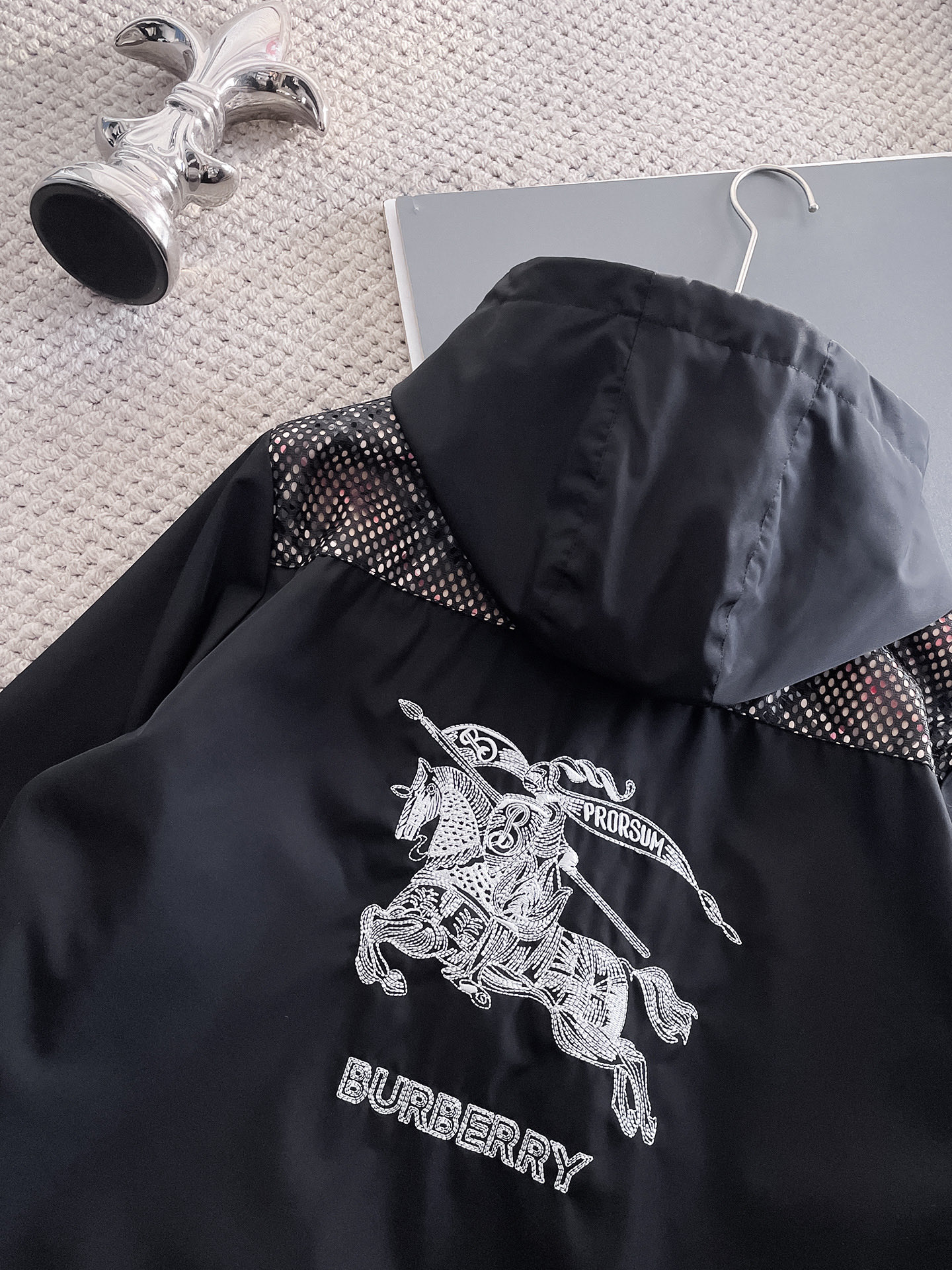 Hoodies & Sweatshirts