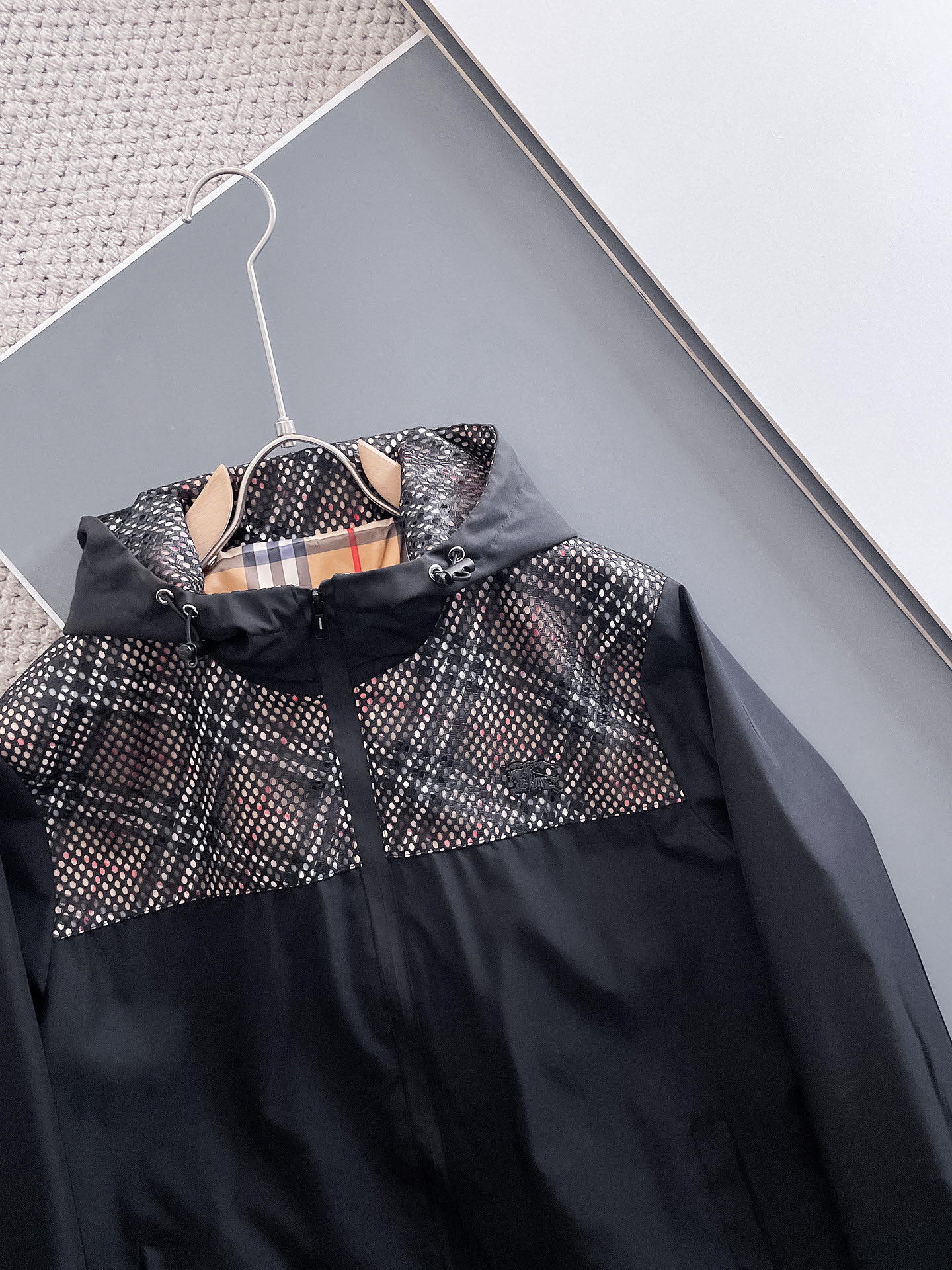 Hoodies & Sweatshirts