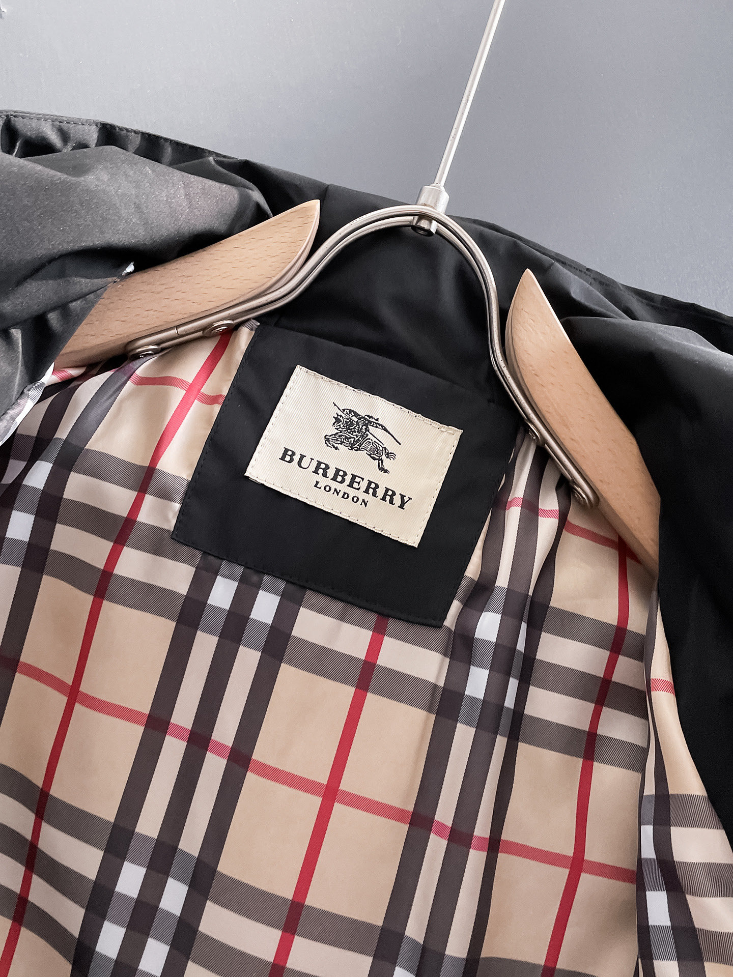 Hoodies & Sweatshirts