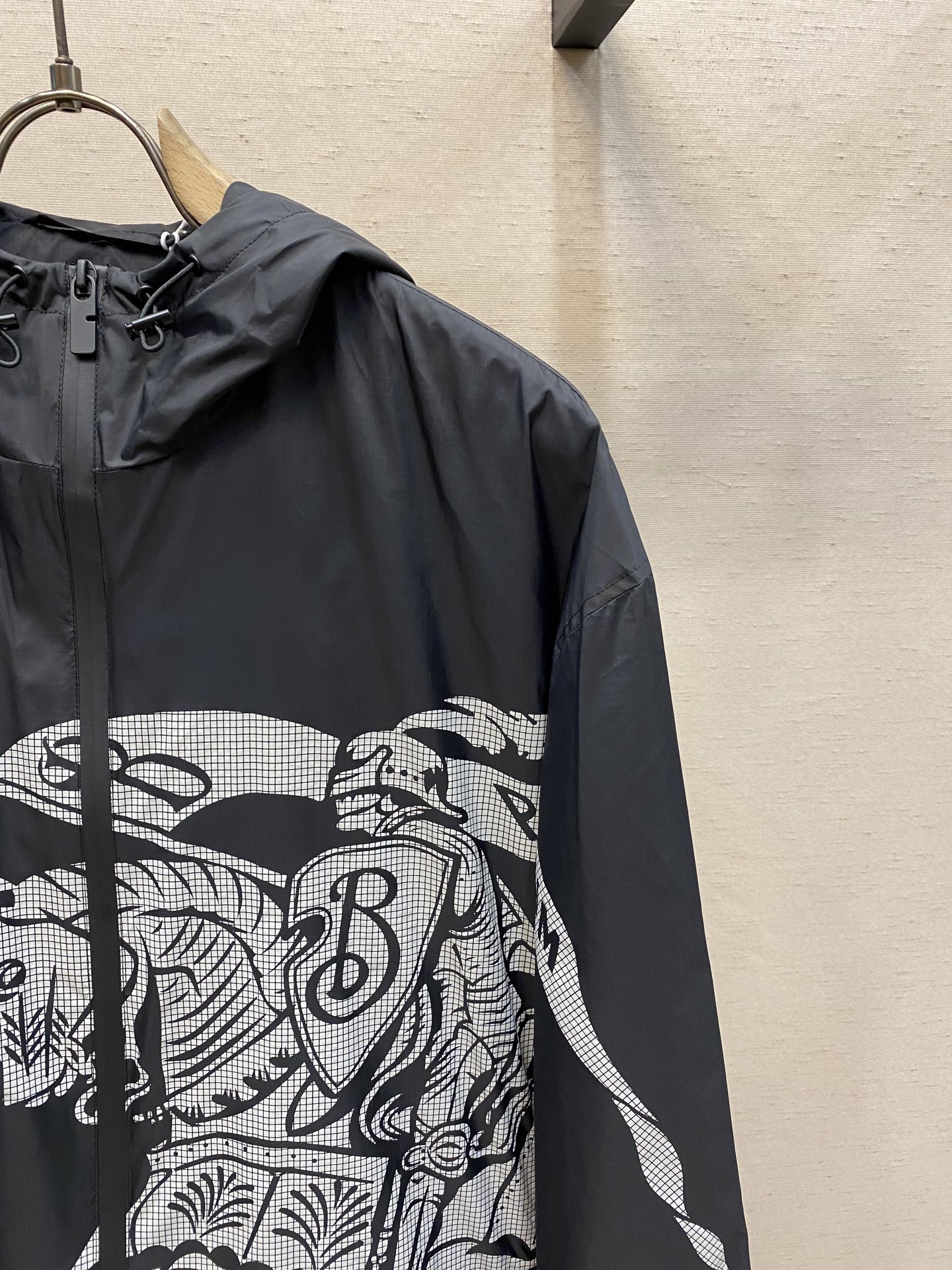 Hoodies & Sweatshirts